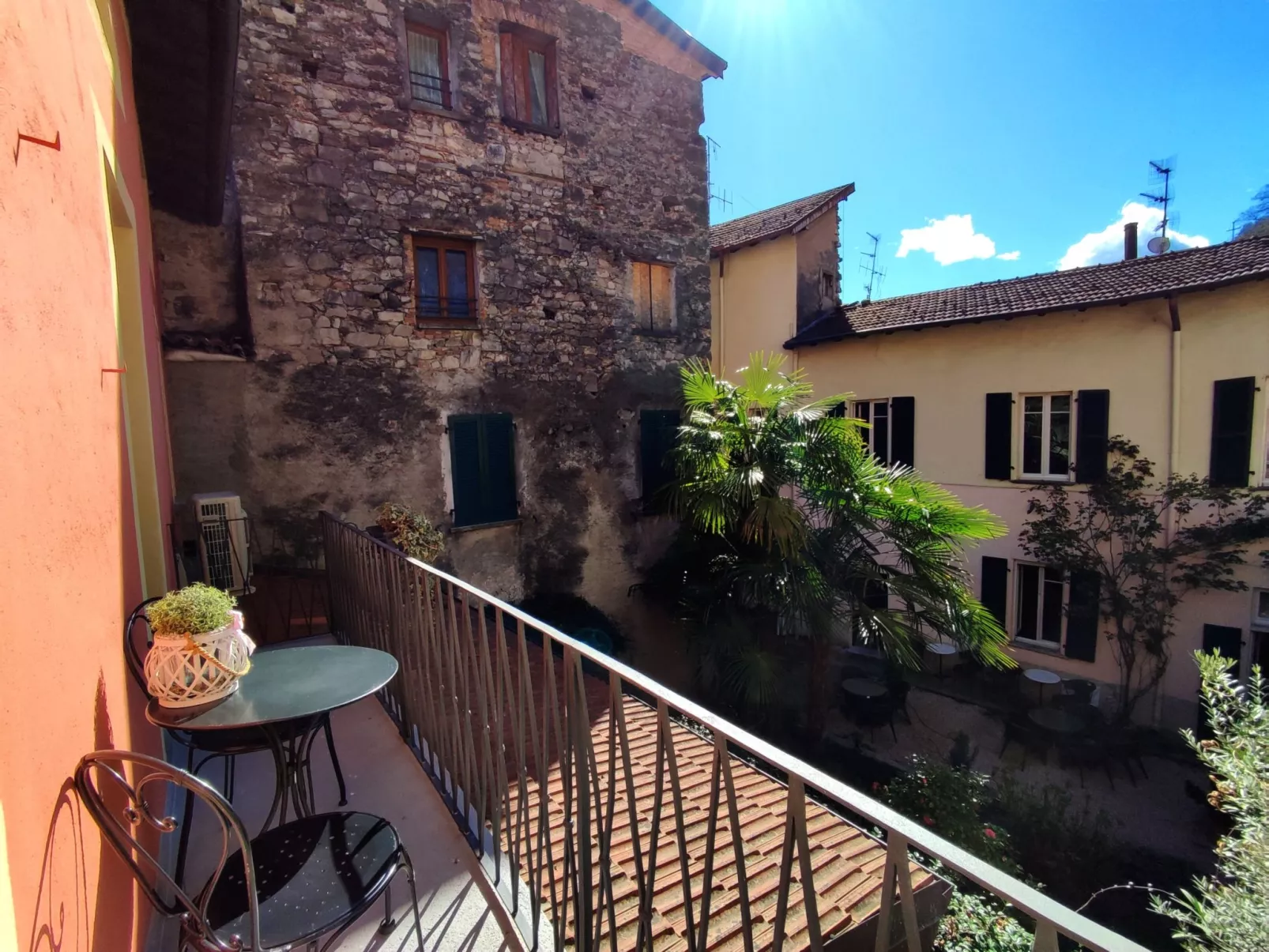 Cris House-Dehors