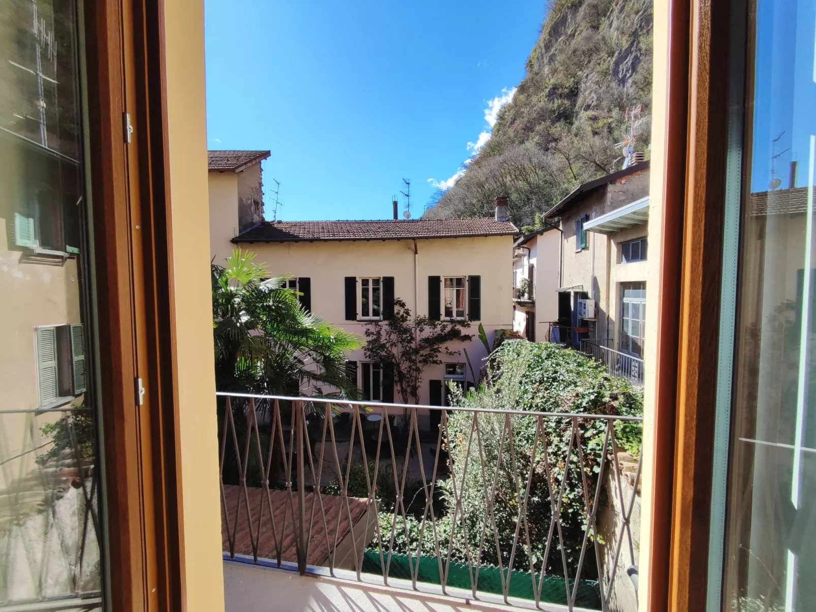 Cris House-Dehors