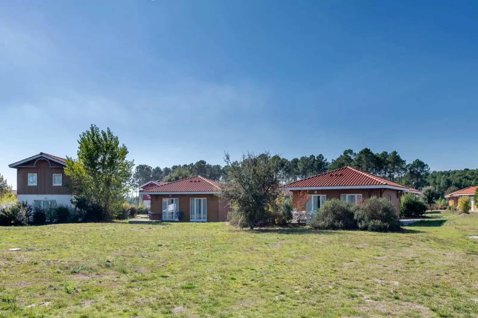 Le Domaine des Grands Lacs 2-Exterior summer