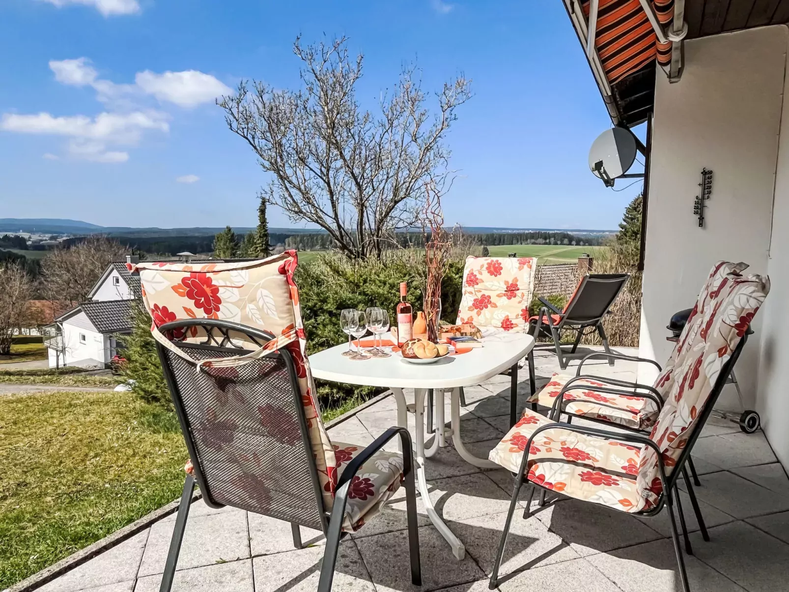 Schöne Aussicht-Outside