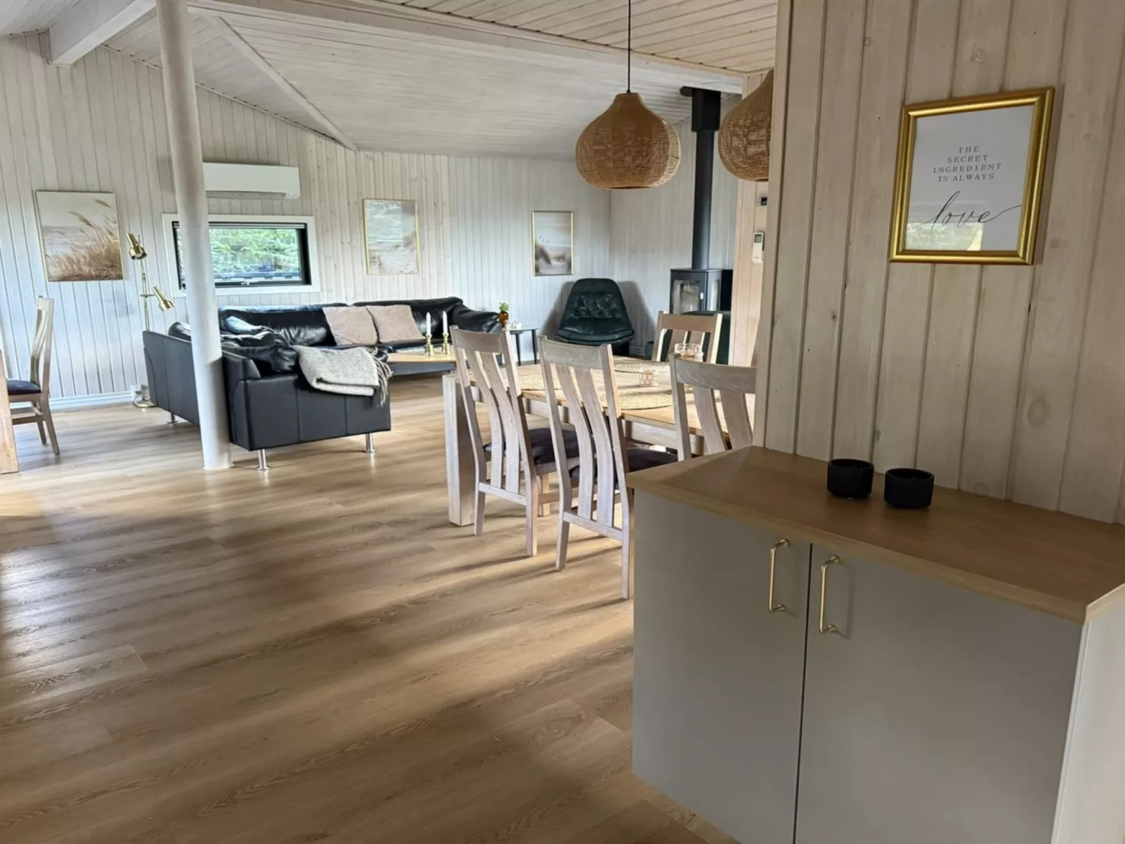 "Glenda" - 3km from the sea-Inside