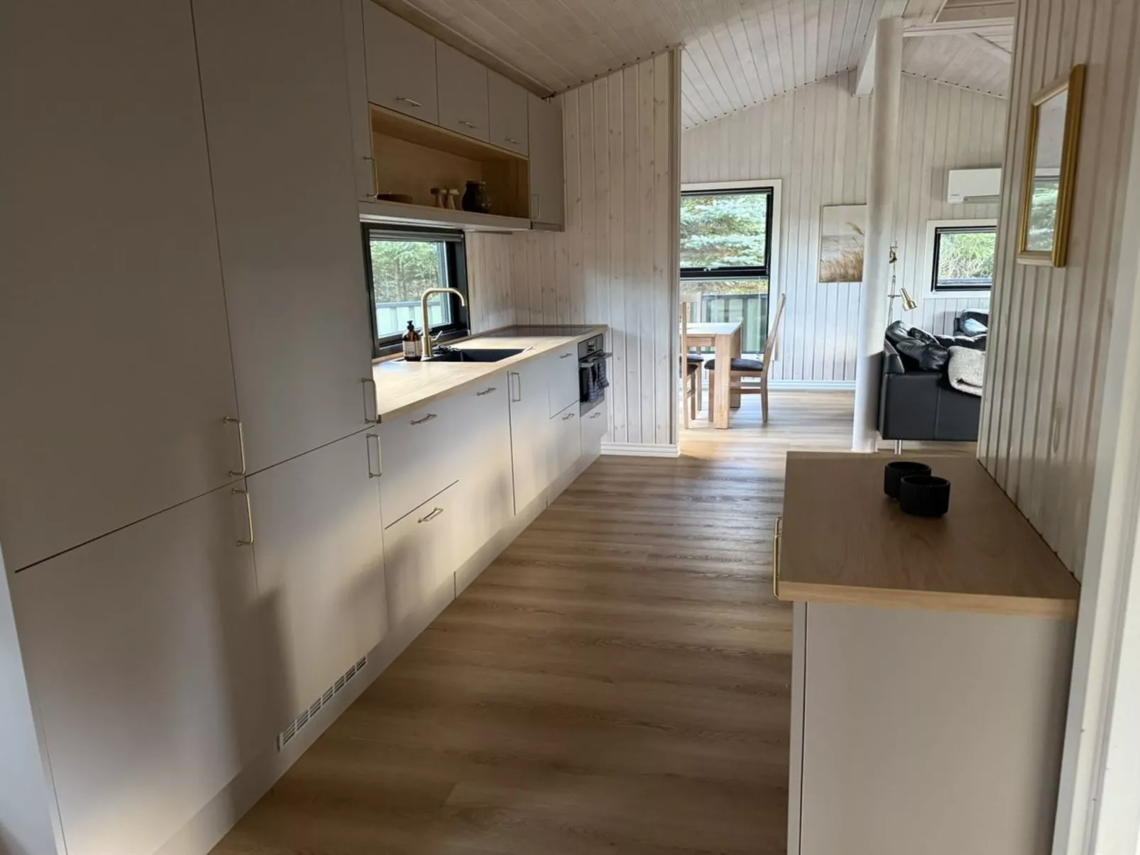 "Glenda" - 3km from the sea-Inside