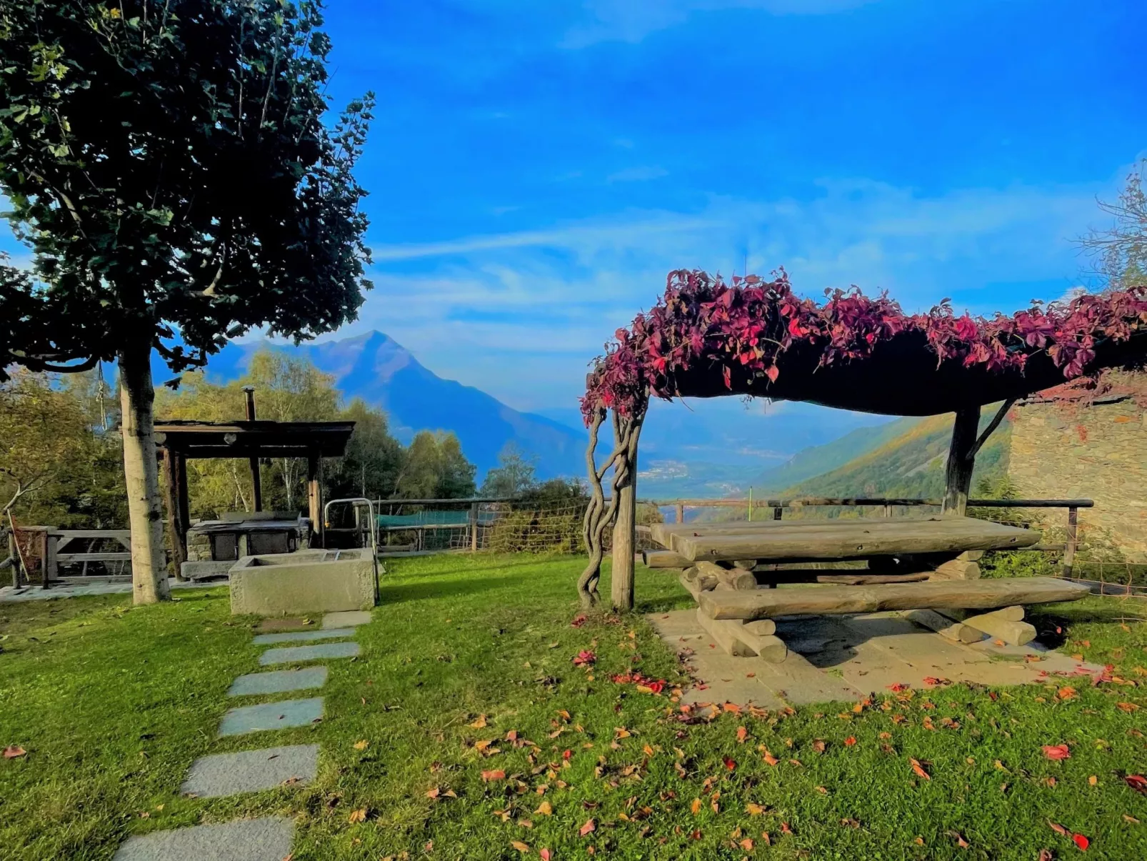 Baita Lake View-Outside