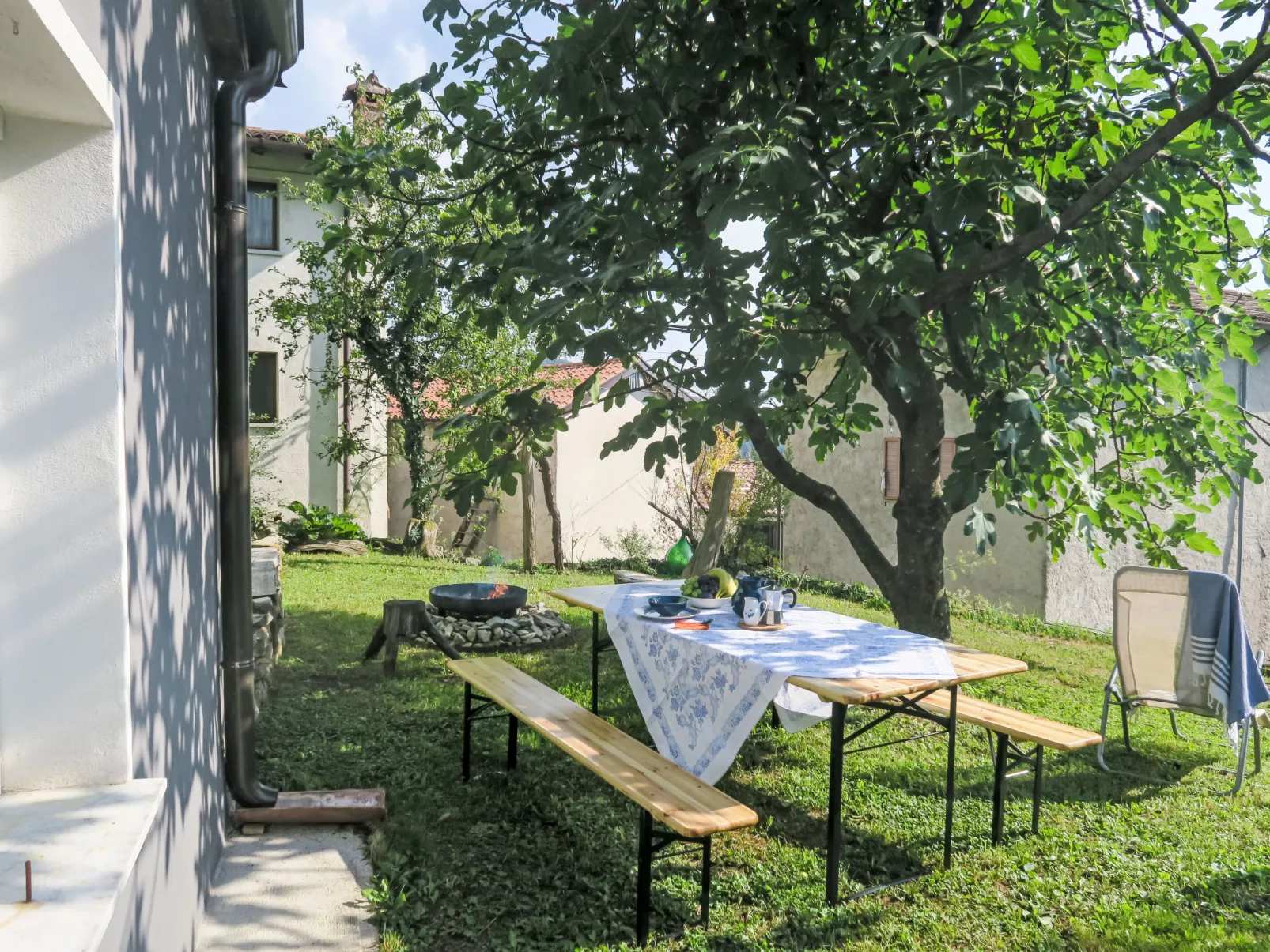 Delle Maschere-Outside