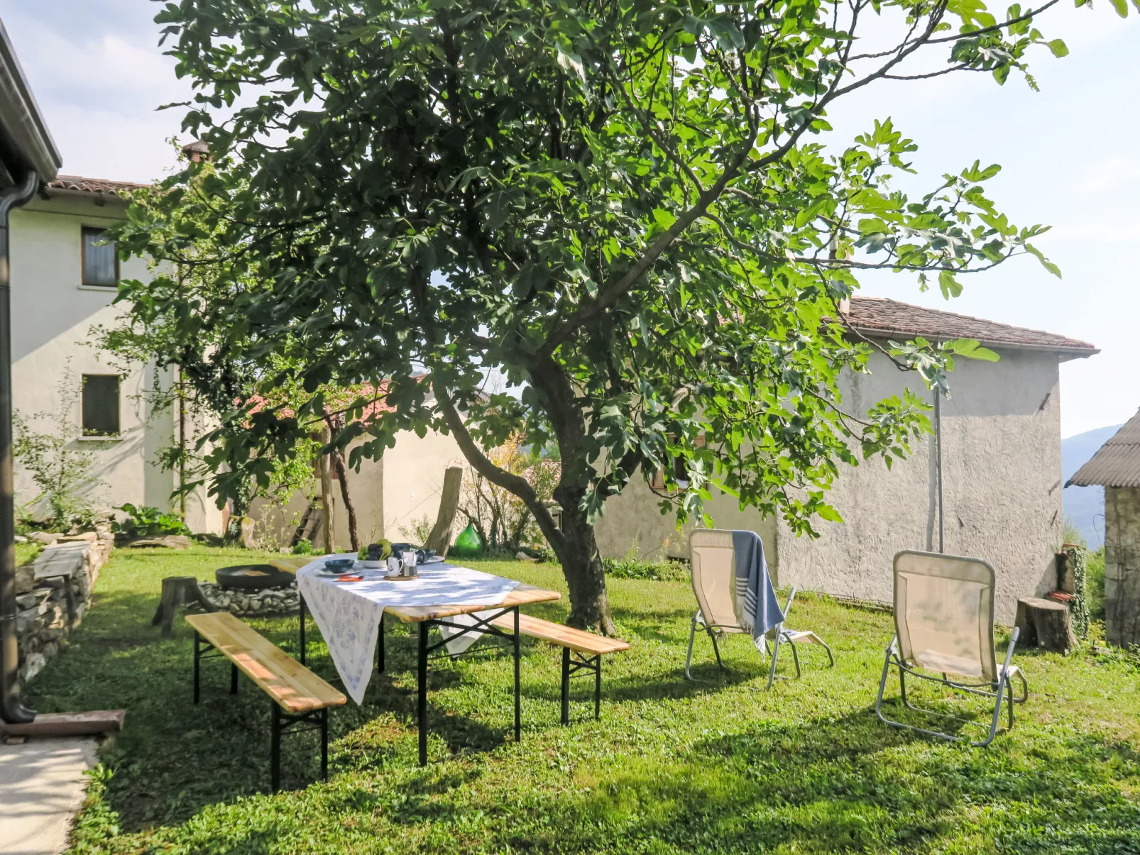 Delle Maschere-Outside