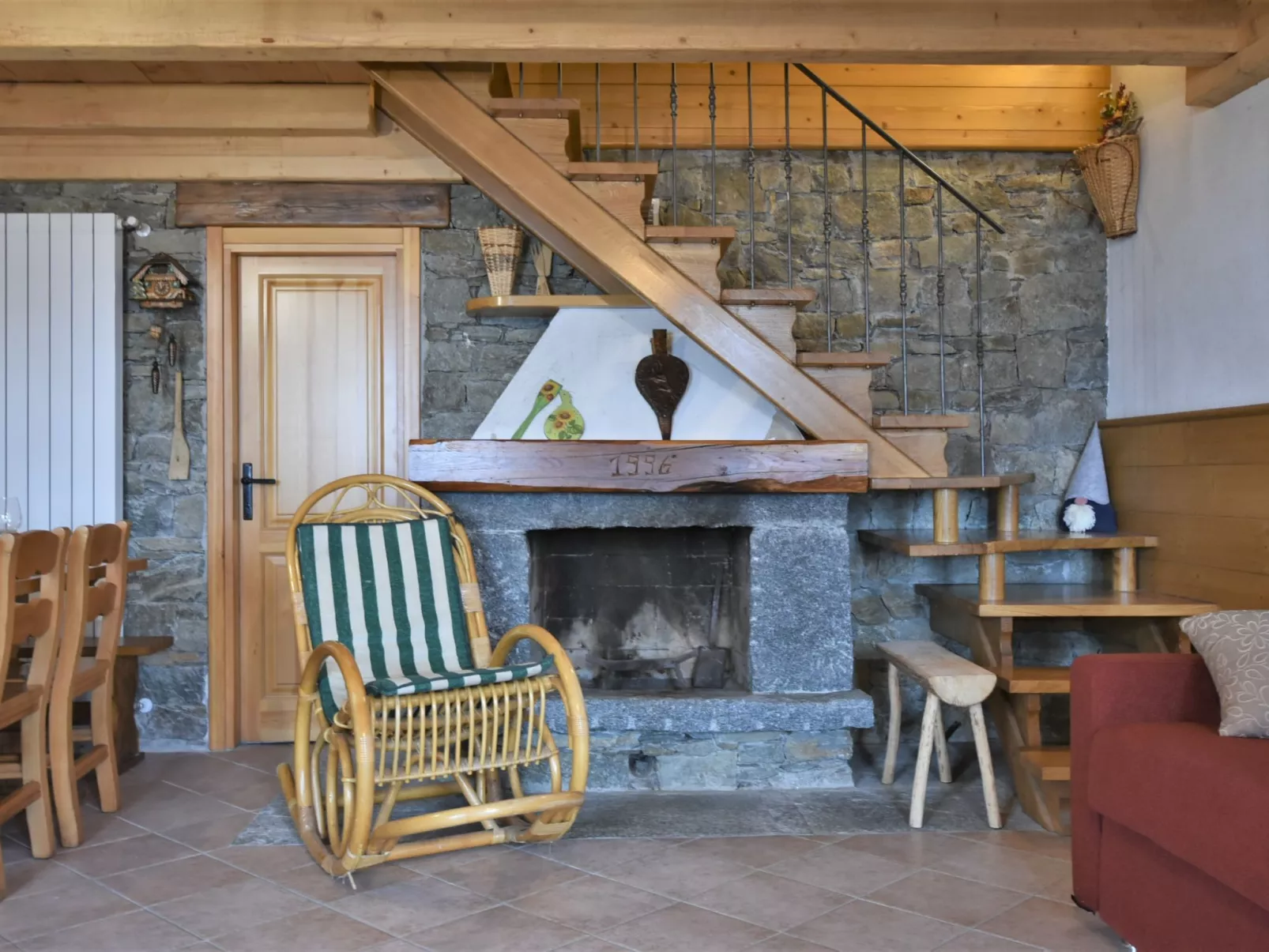 Baita Lake View-Inside