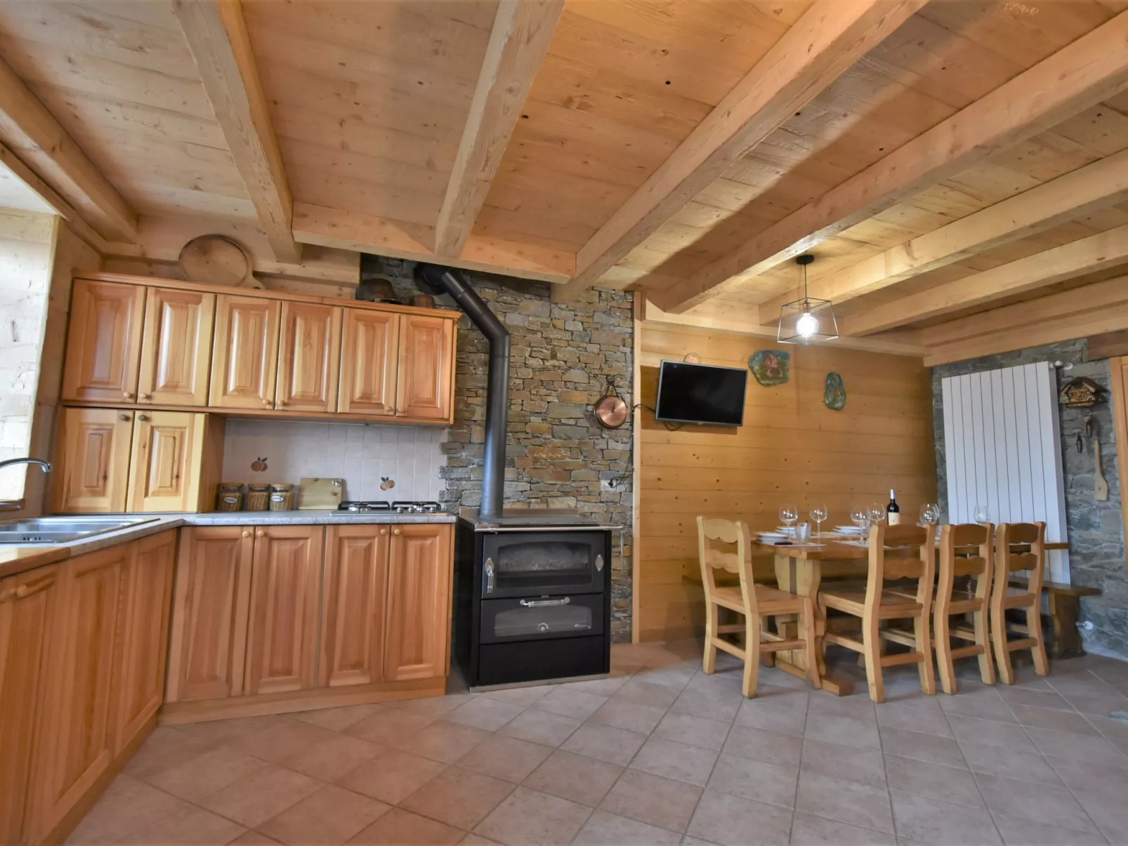 Baita Lake View-Inside