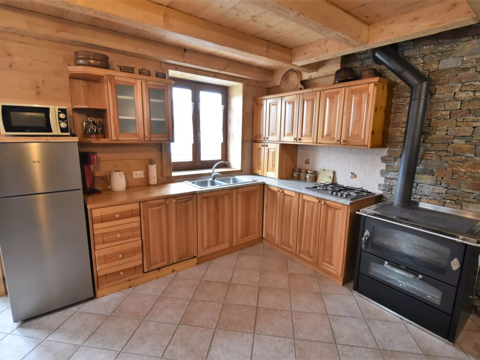 Baita Lake View-Inside