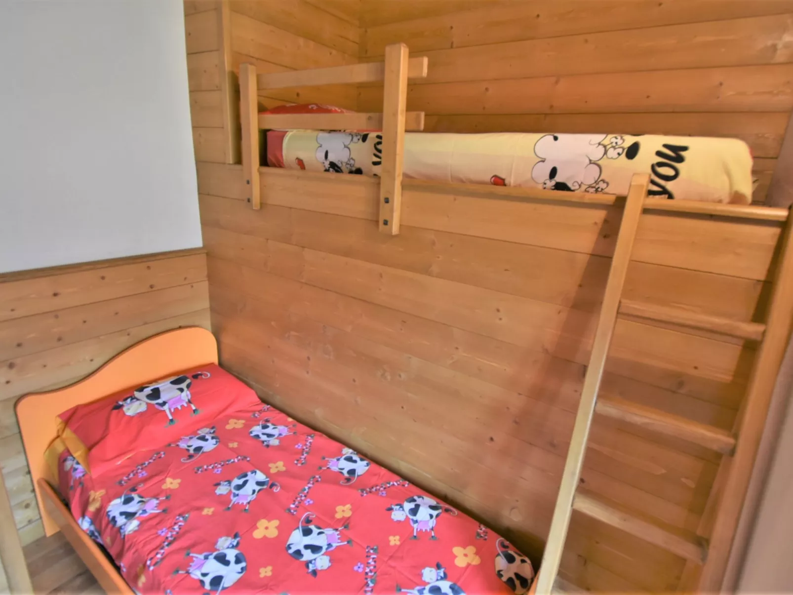 Baita Lake View-Inside