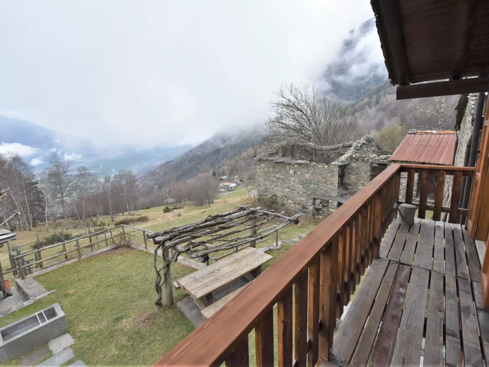 Baita Lake View-Outside