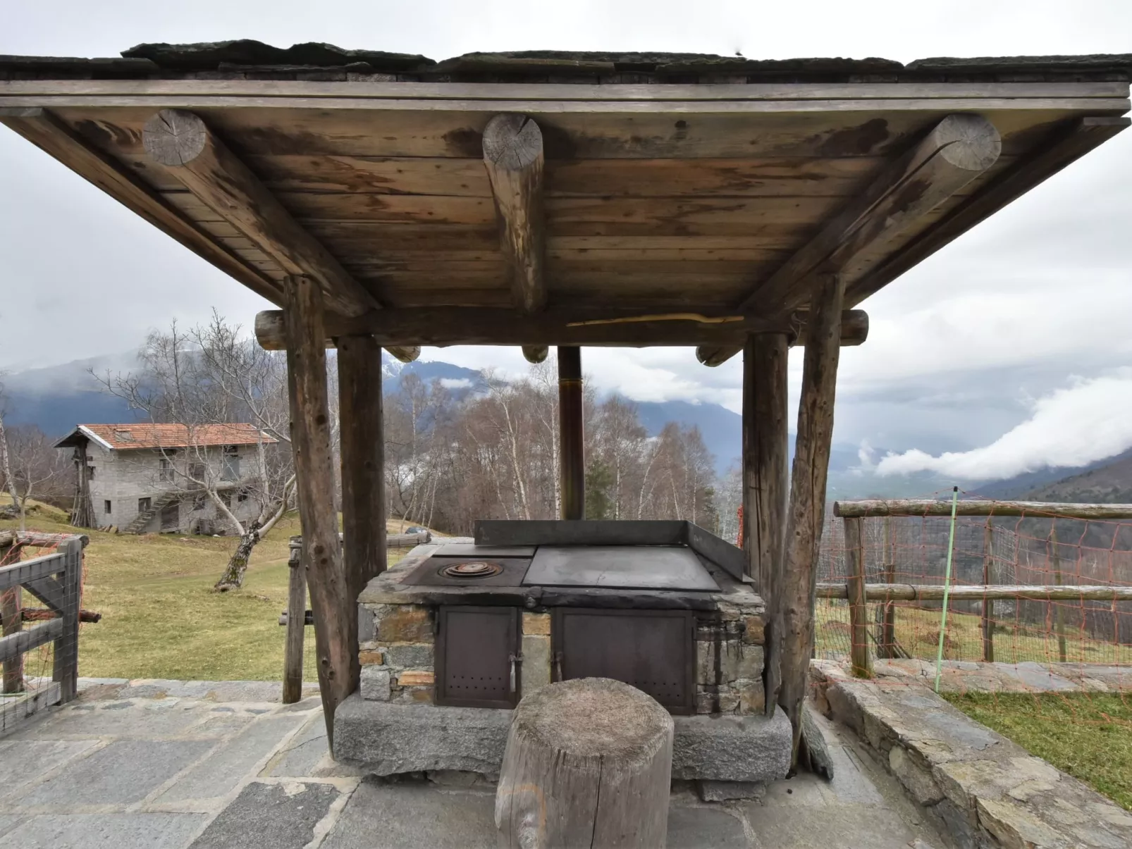 Baita Lake View-Outside