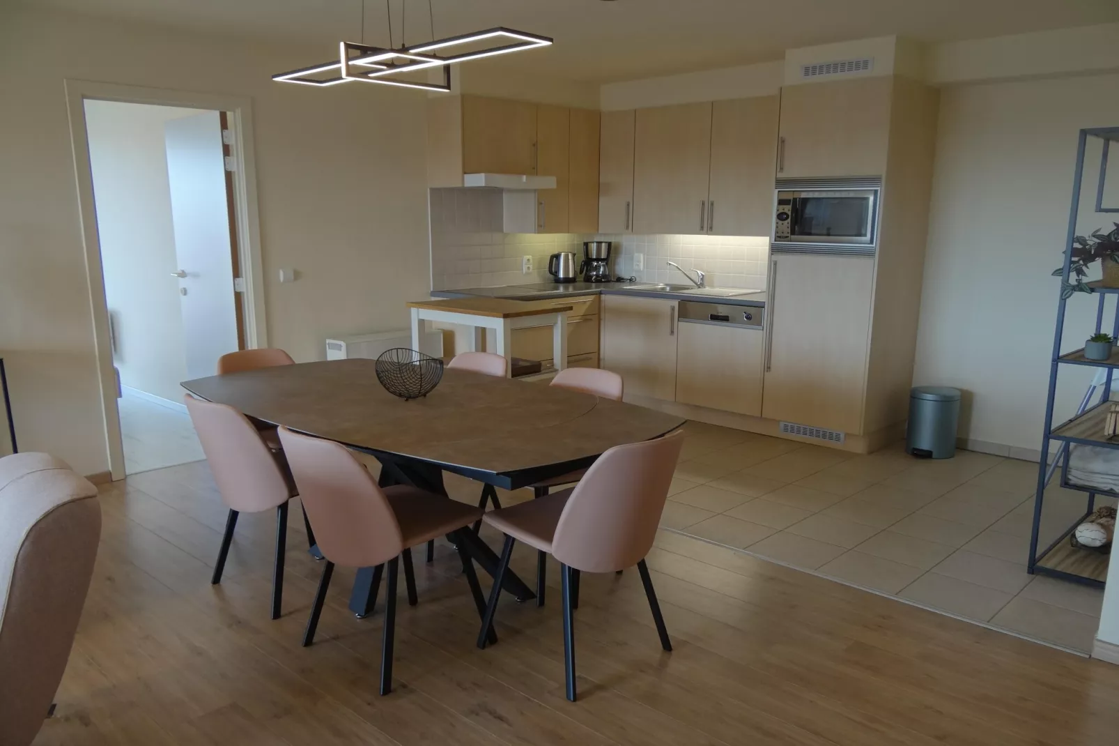 APOLLO X / 0405-Salle à manger