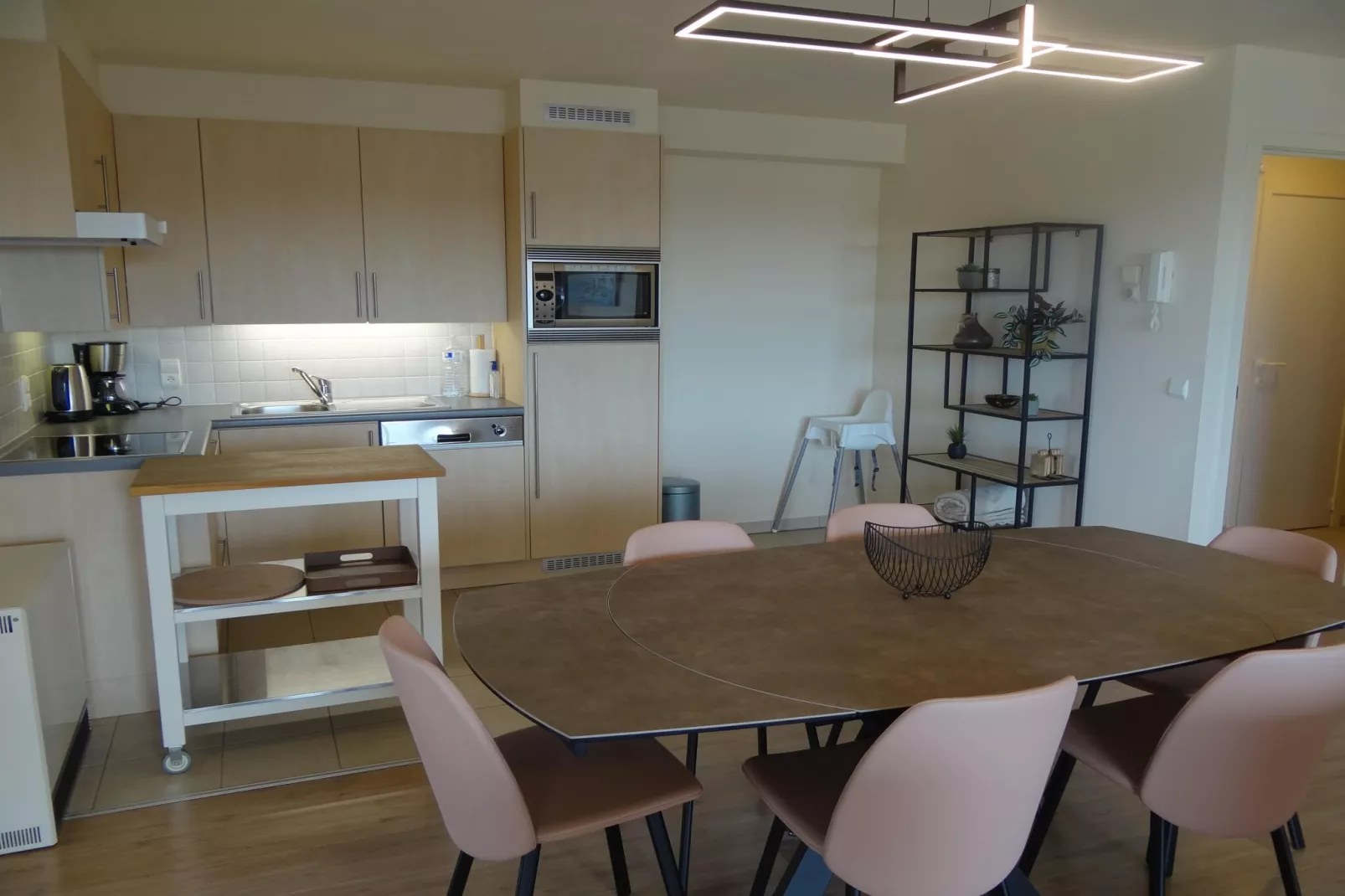 APOLLO X / 0405-Salle à manger