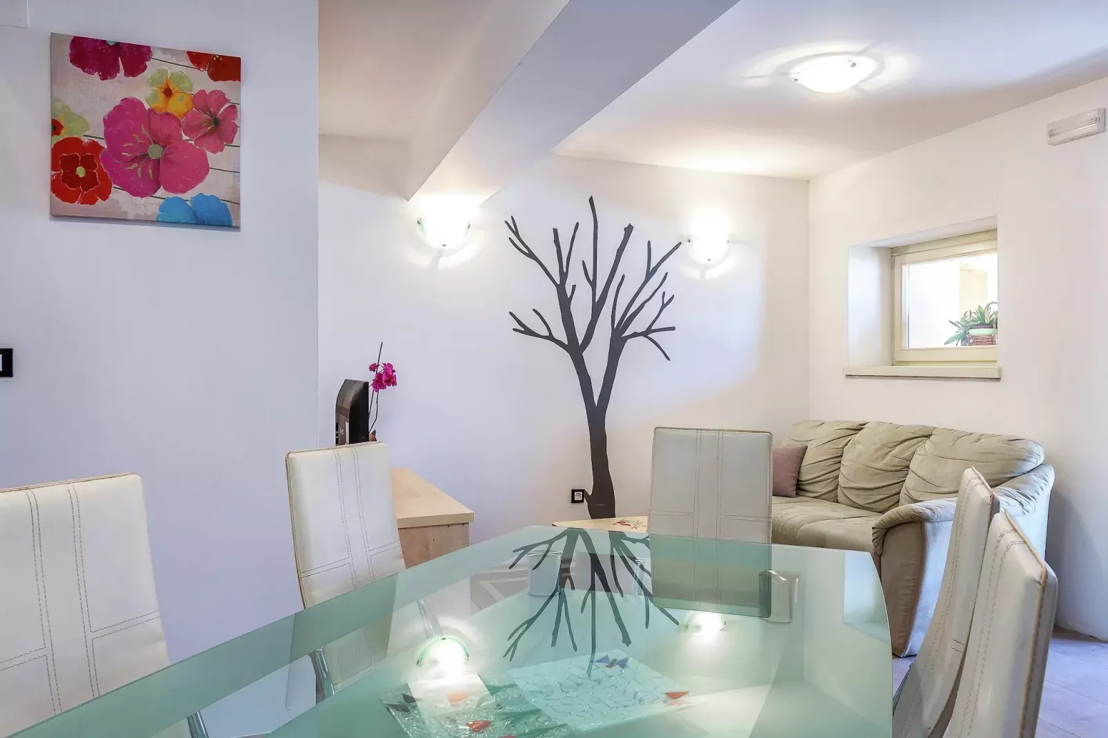 Viletta Valtura-Dining room