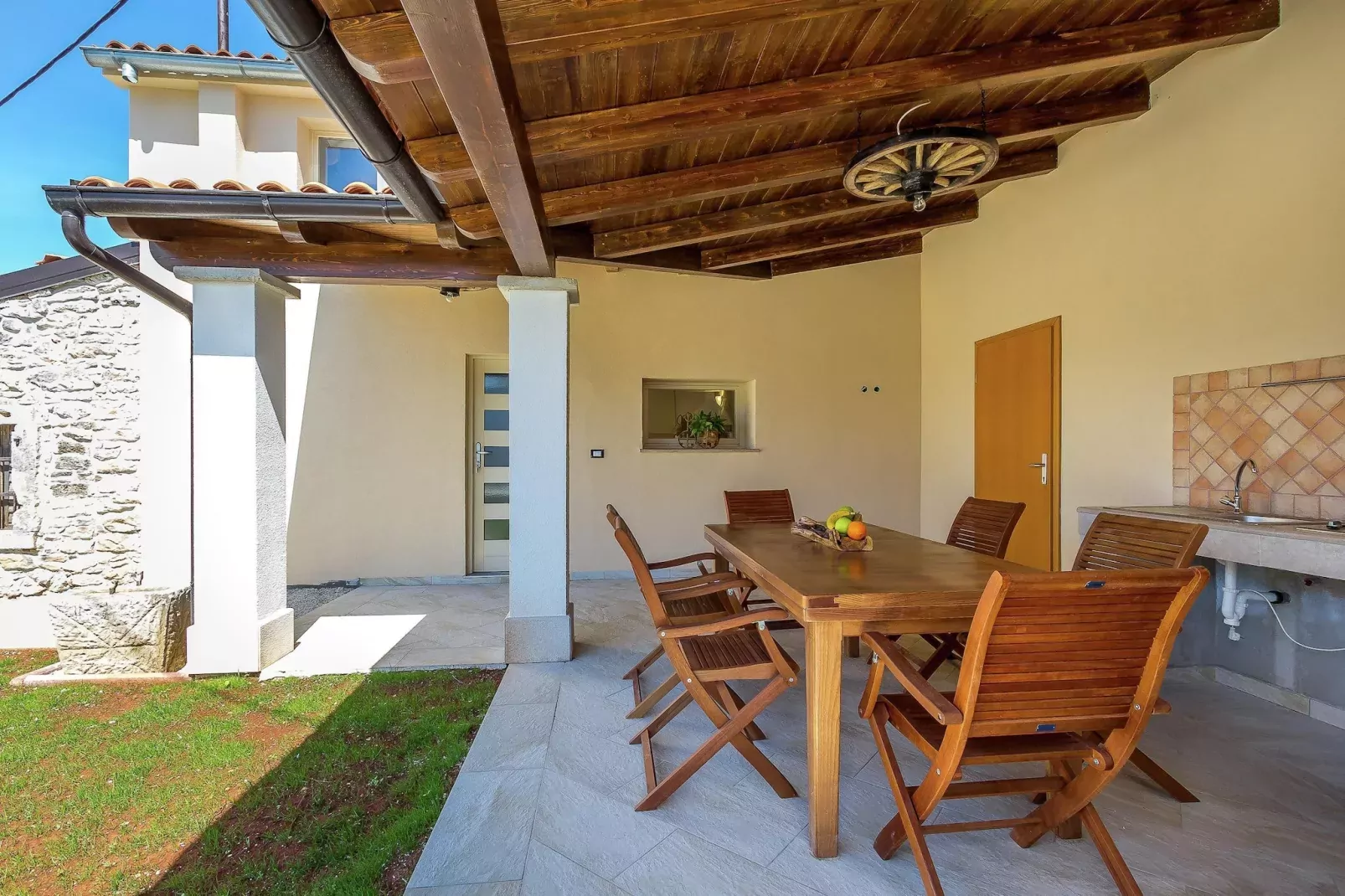 Viletta Valtura-Dining room