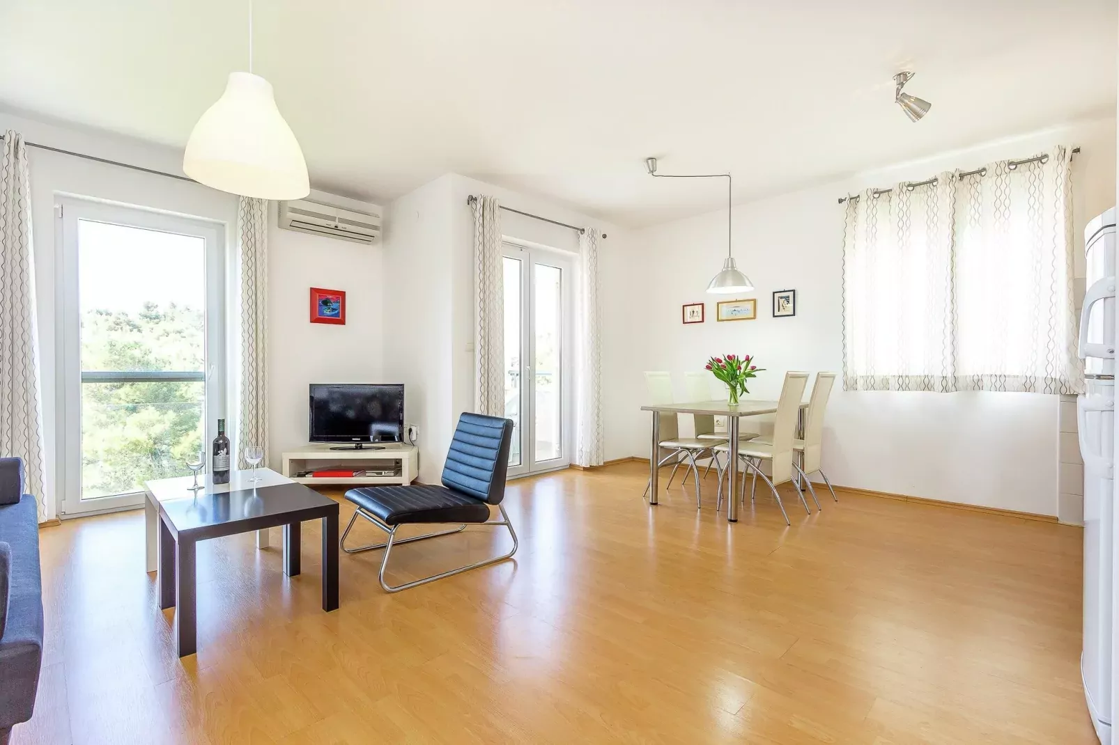 Apartment Punta D-Dining room