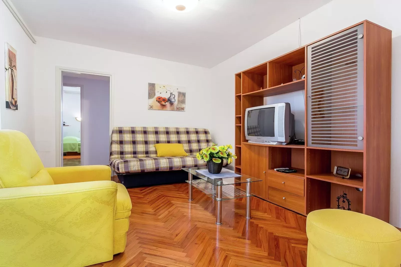 Apartment Pomer-Living room