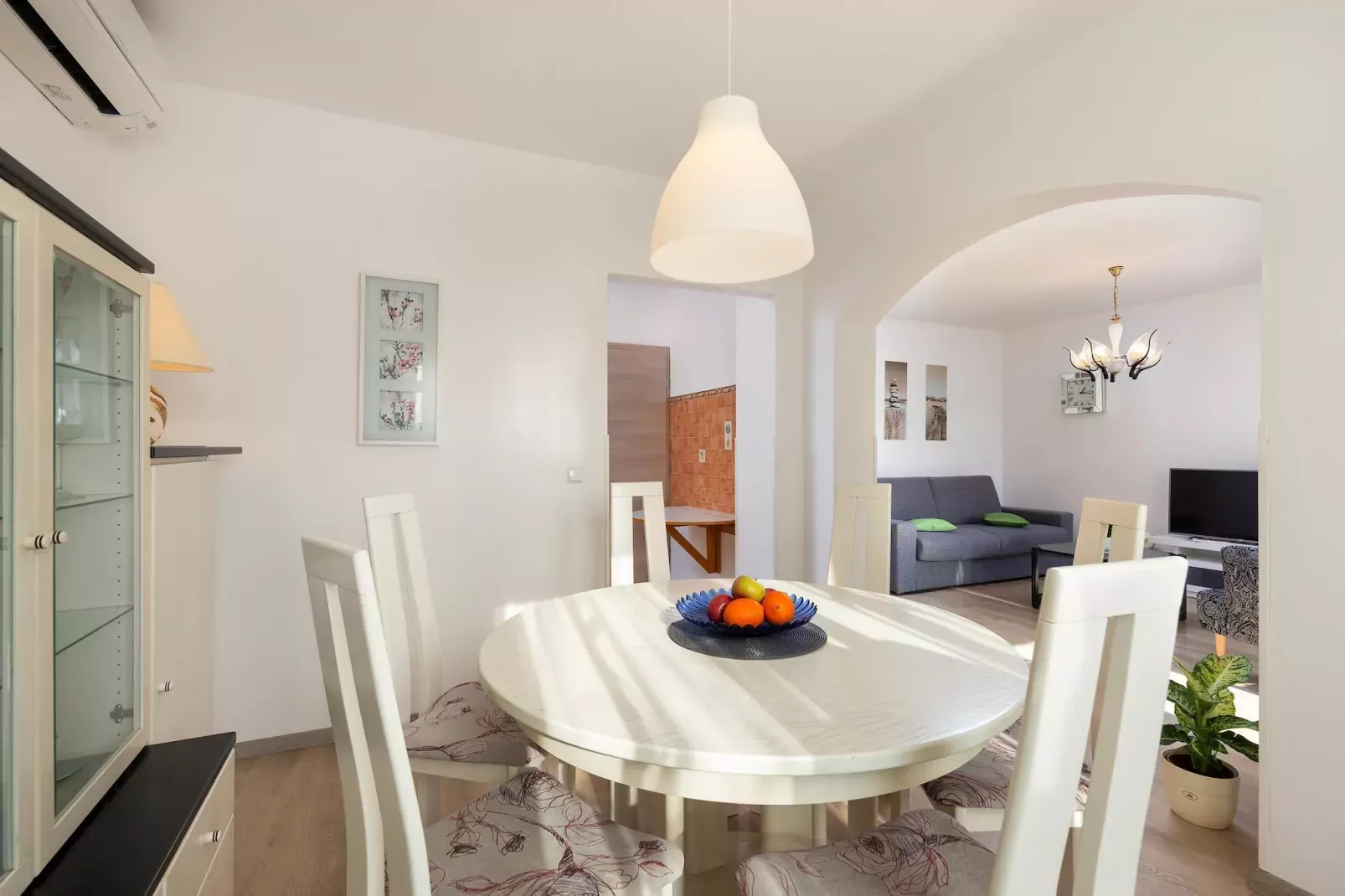 Viviana-Dining room