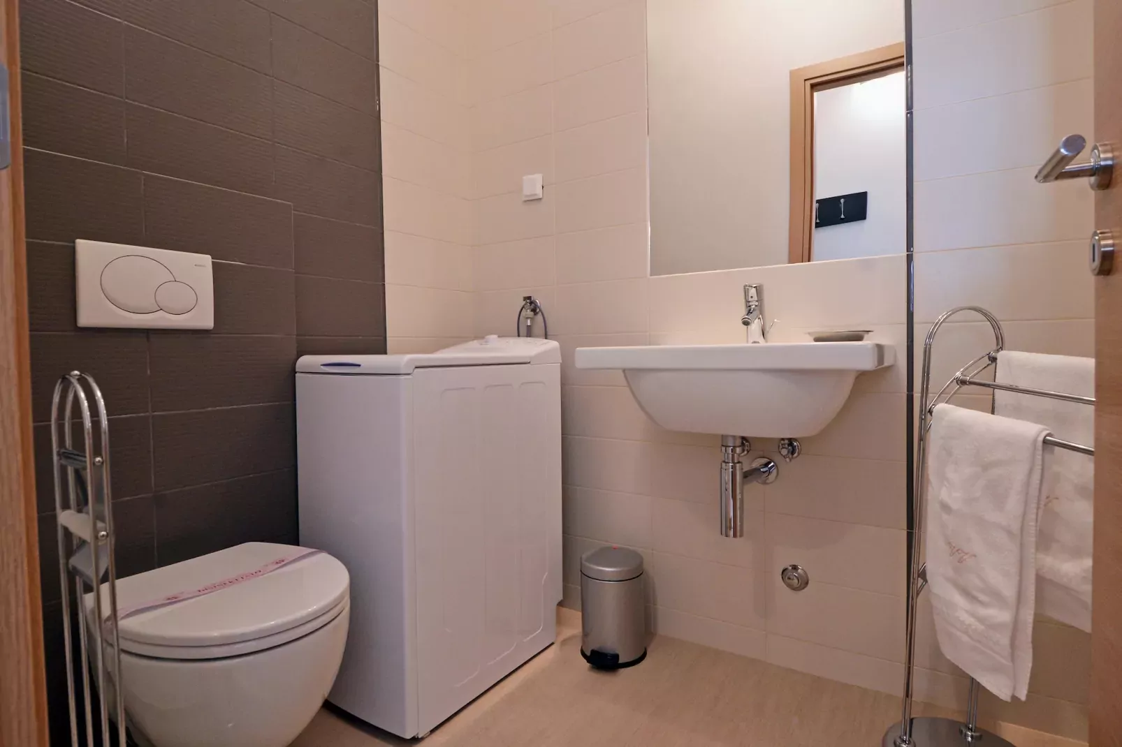 Villa Blue 2-Bathroom