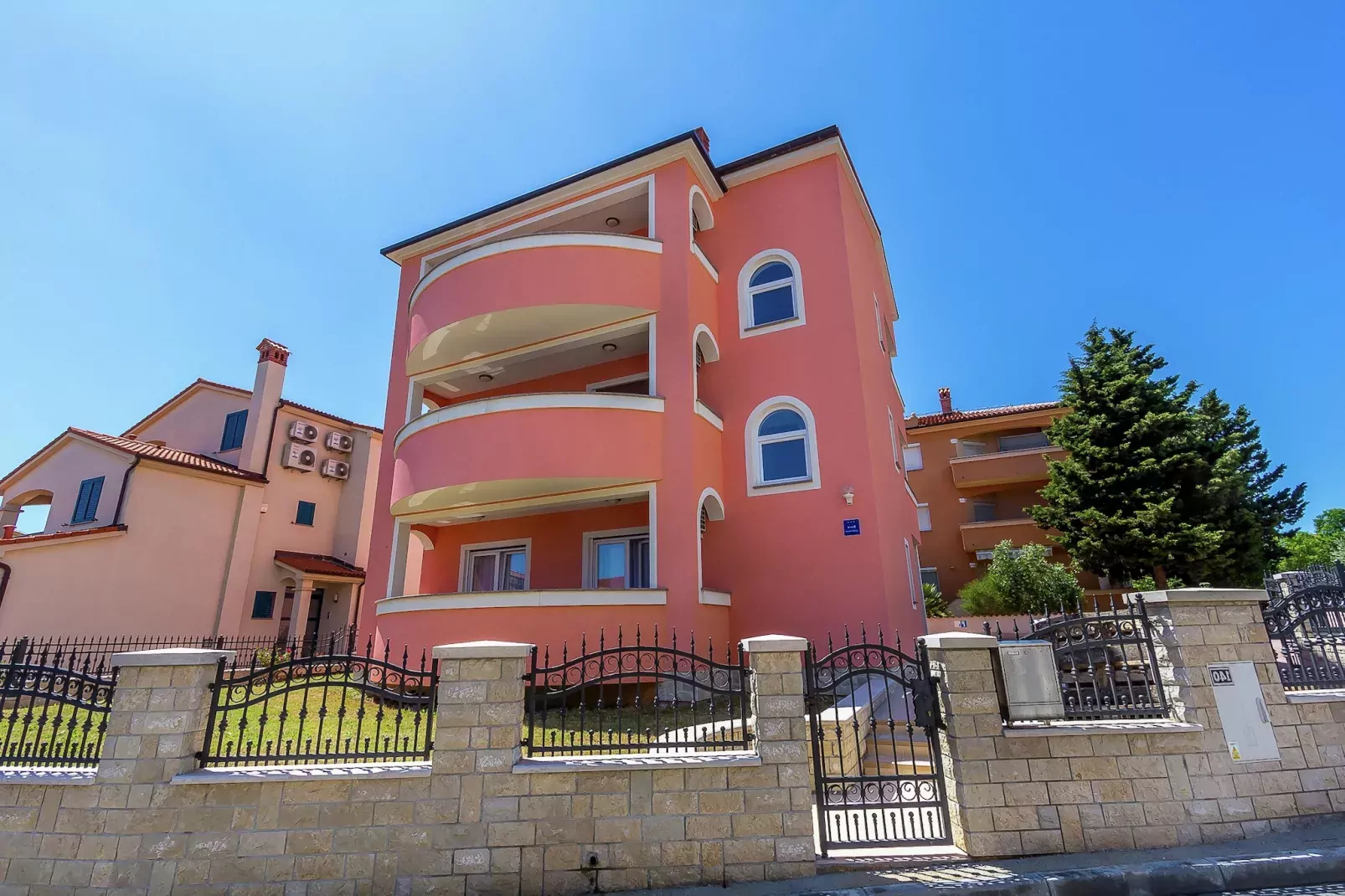 Marich A5-Exterior summer