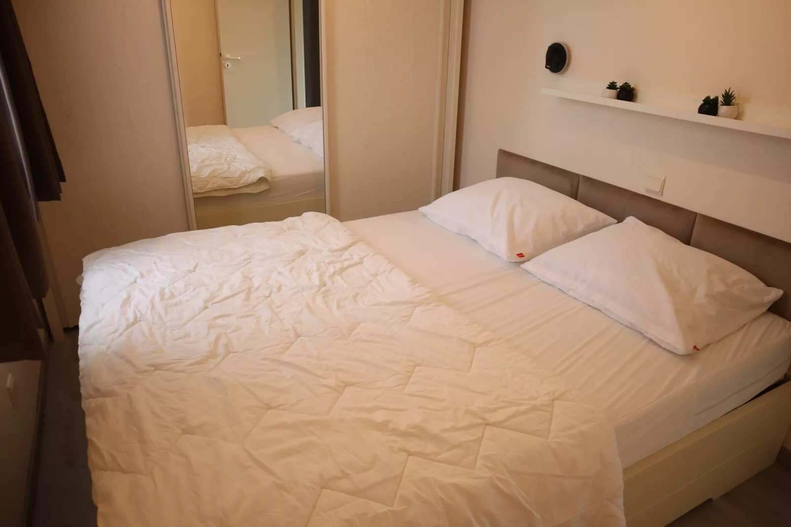 PANORAMA B / 0202-Bedroom