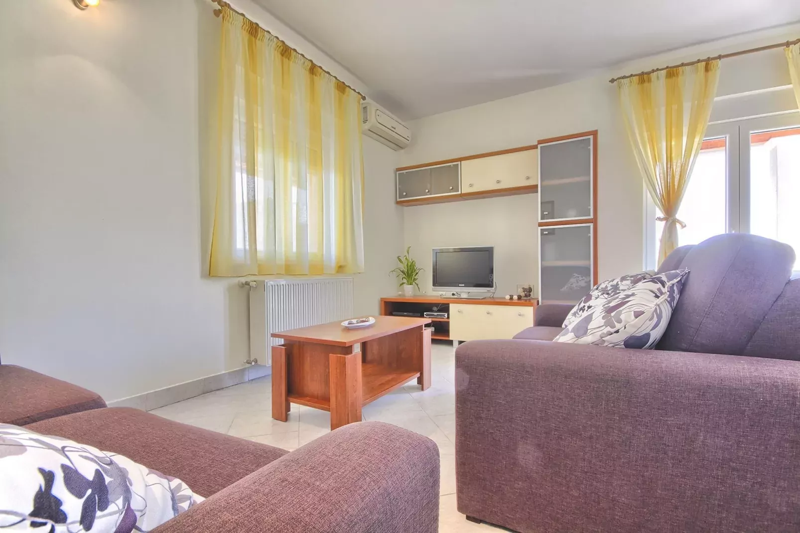 Casa Nina & Tea-Living room
