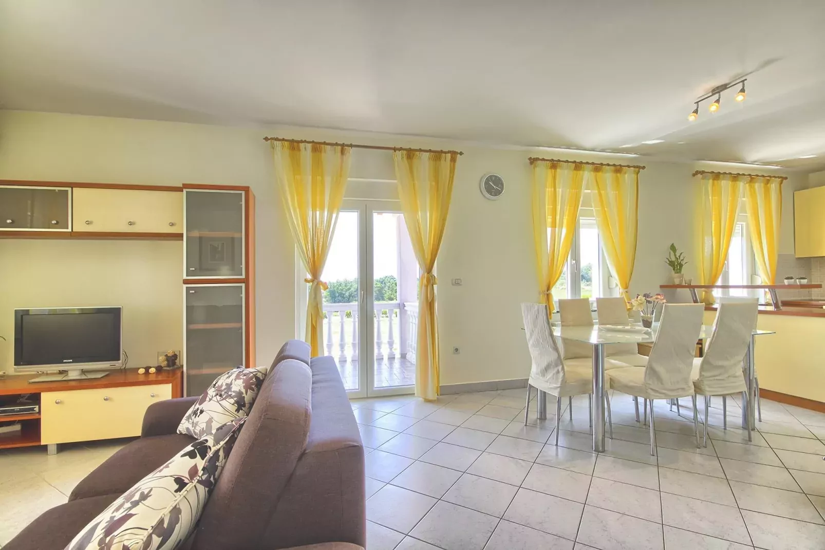 Casa Nina & Tea-Living room