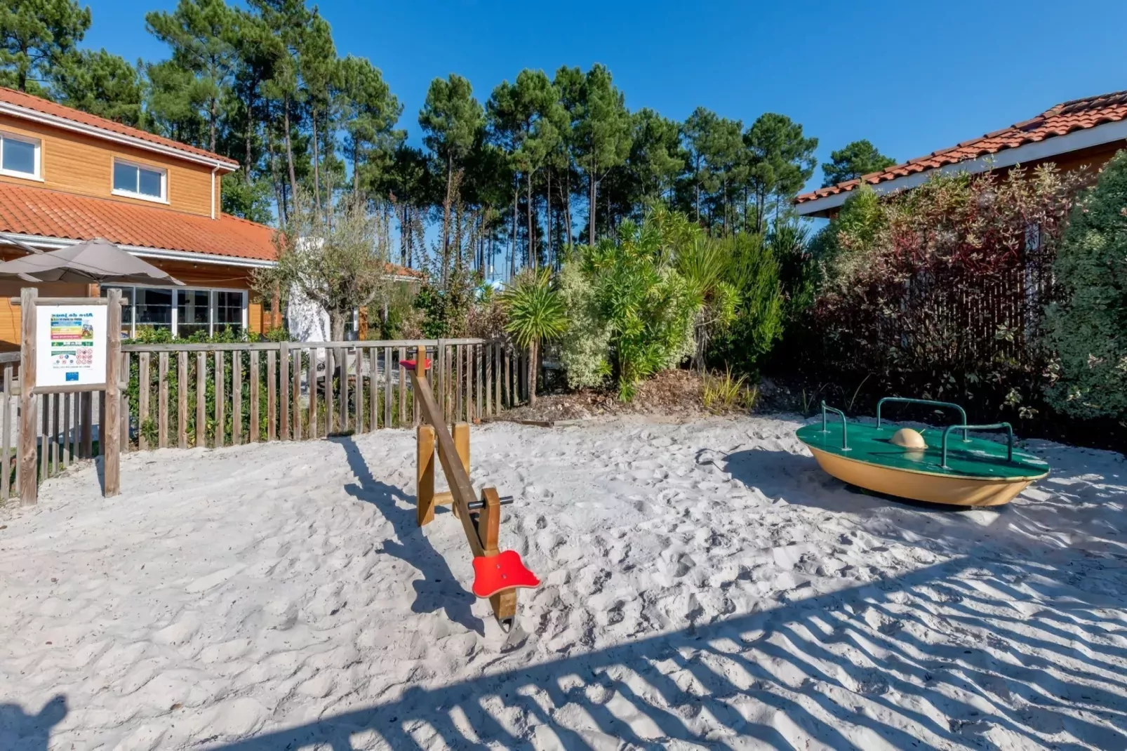 Le Domaine des Grands Lacs 2-Park facilities