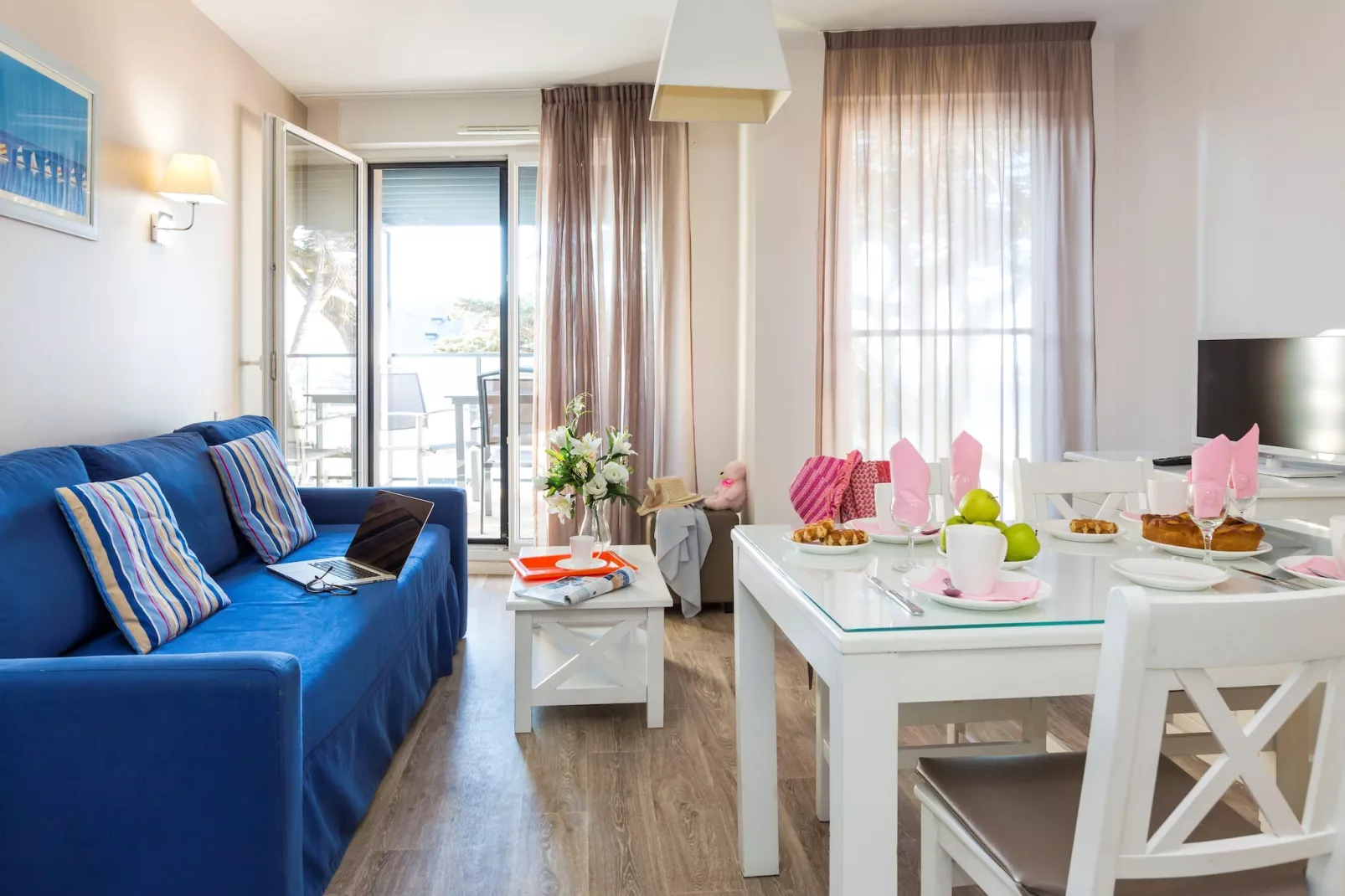 Residence de la Plage 5-Living room