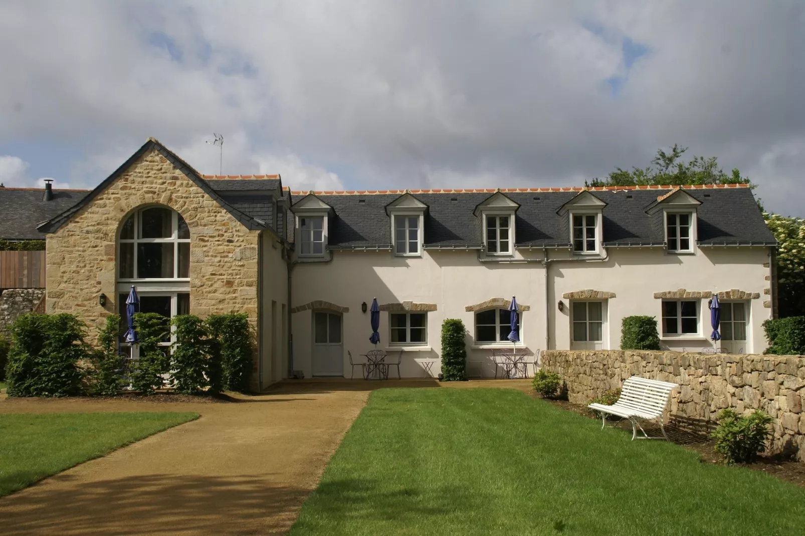 Le Château de Keravéon 2-Exterior summer