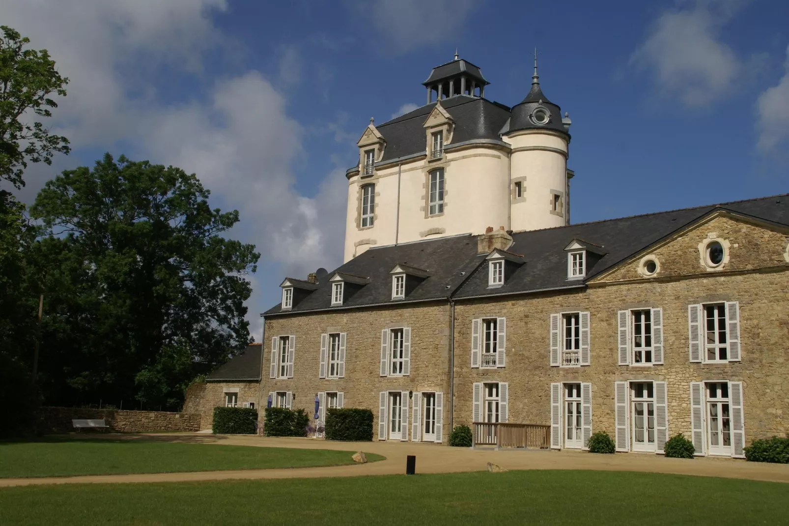 Le Château de Keravéon 2-Exterior summer