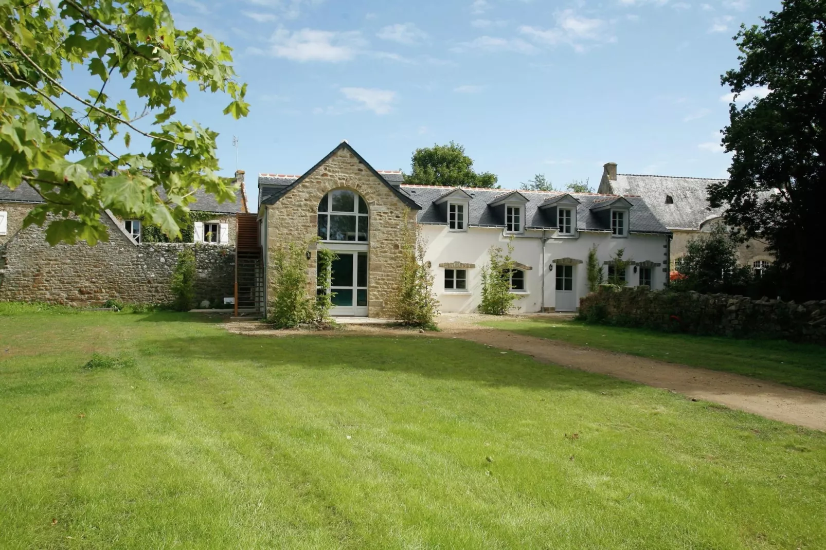 Le Château de Keravéon 2-Exterior summer