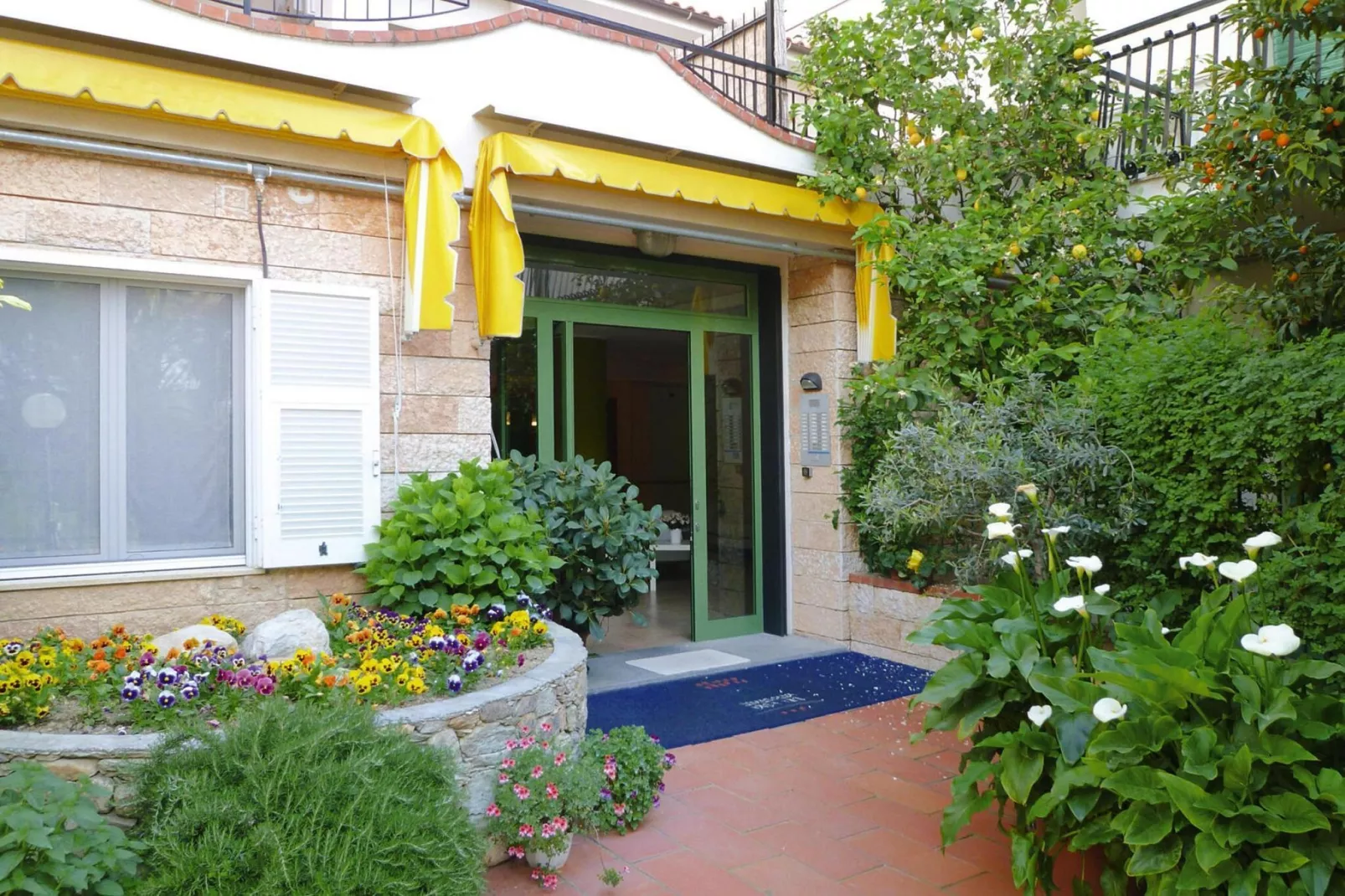 Residence Dei Fiori Pietra Ligure - B4-Exterior summer