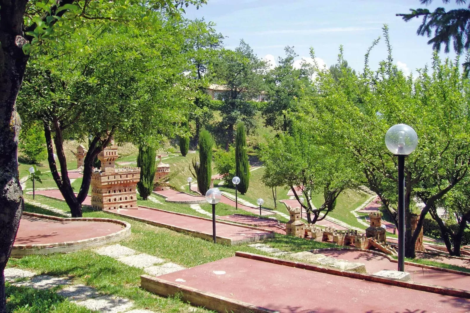 Residence La Ginestra, Montelparo-qaudrilo-Gardens summer