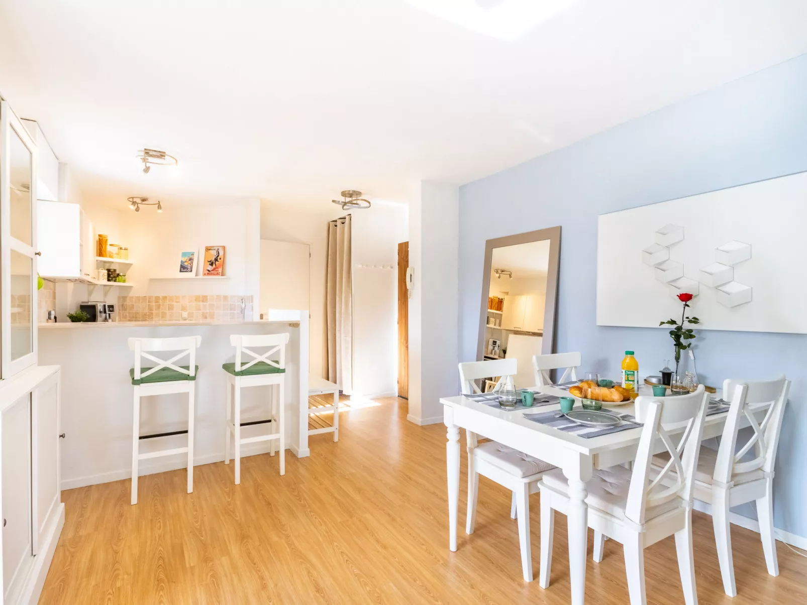 Le Clos Sainte Anne-Inside