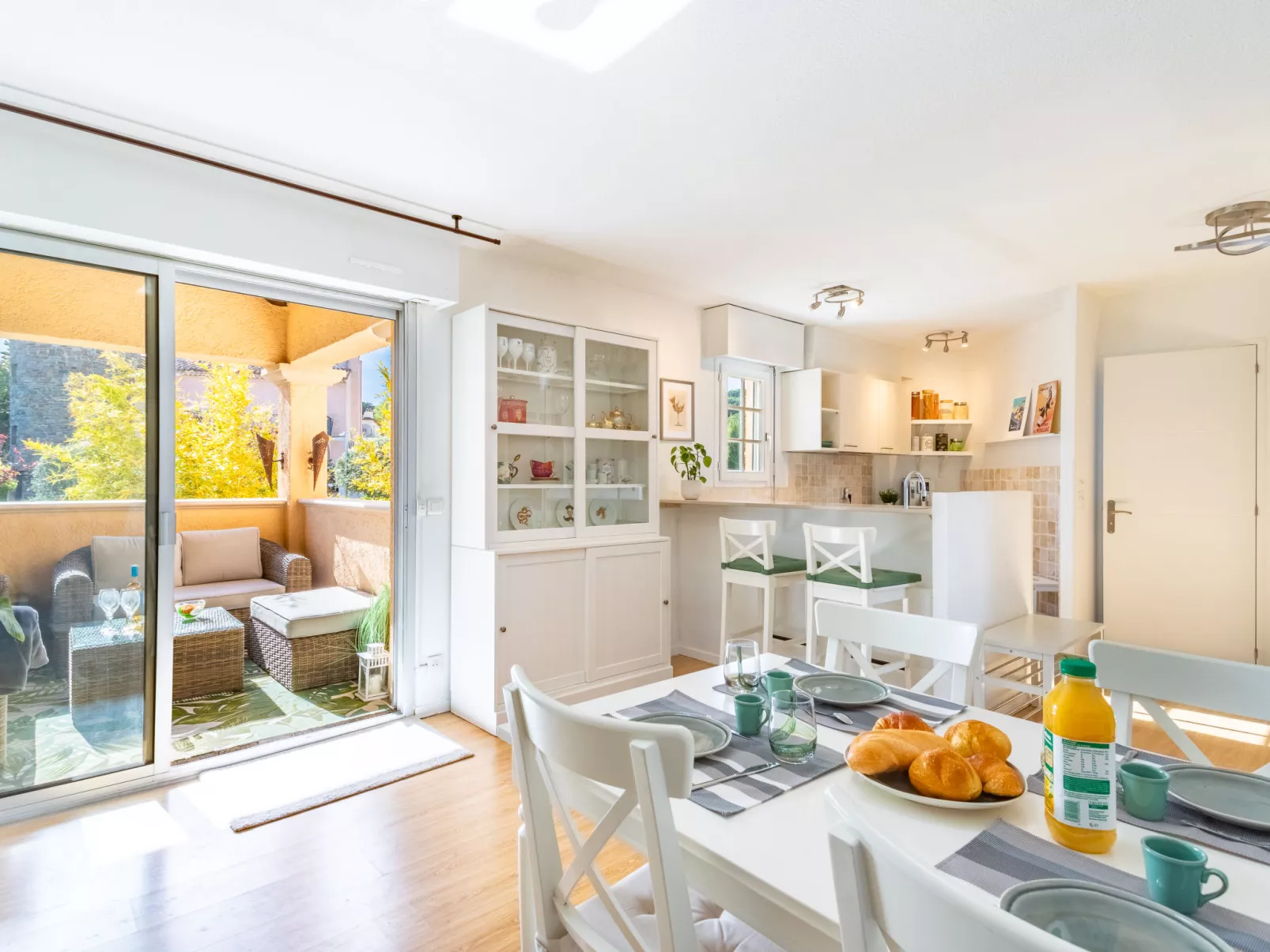 Le Clos Sainte Anne-Inside