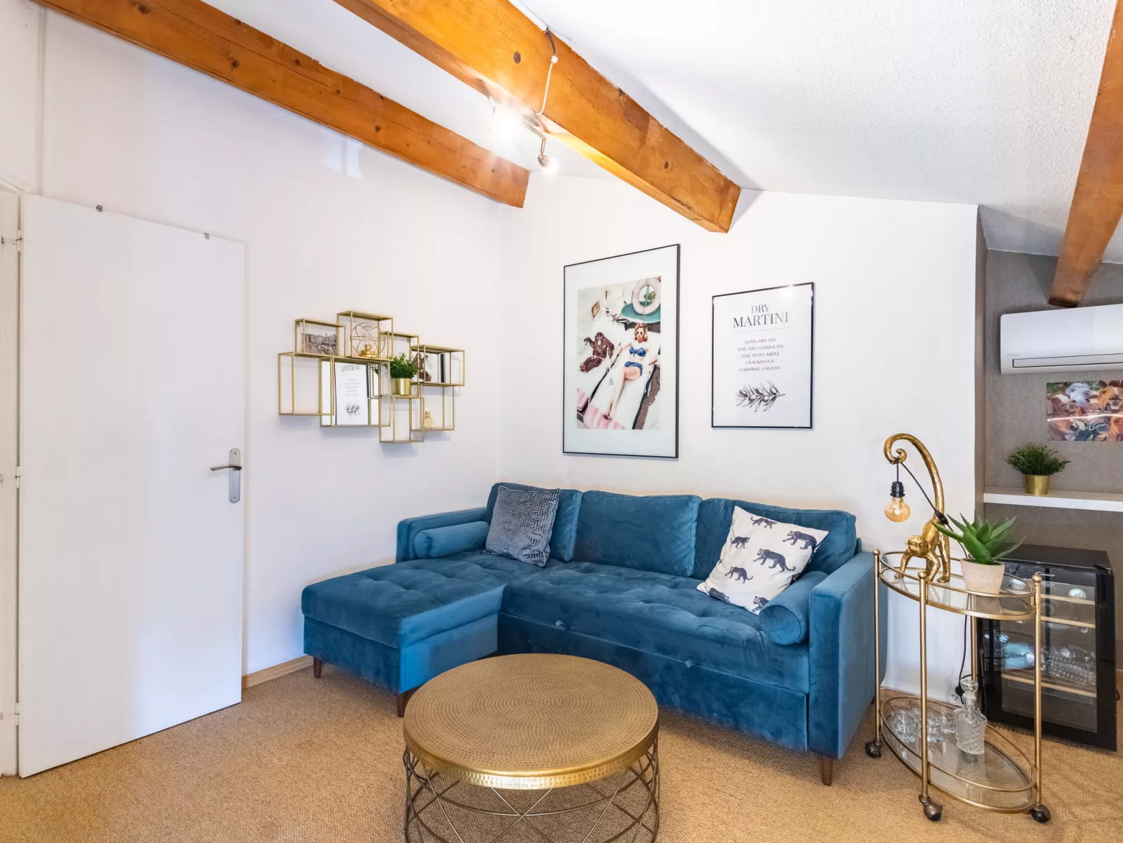 Le Clos Sainte Anne-Inside