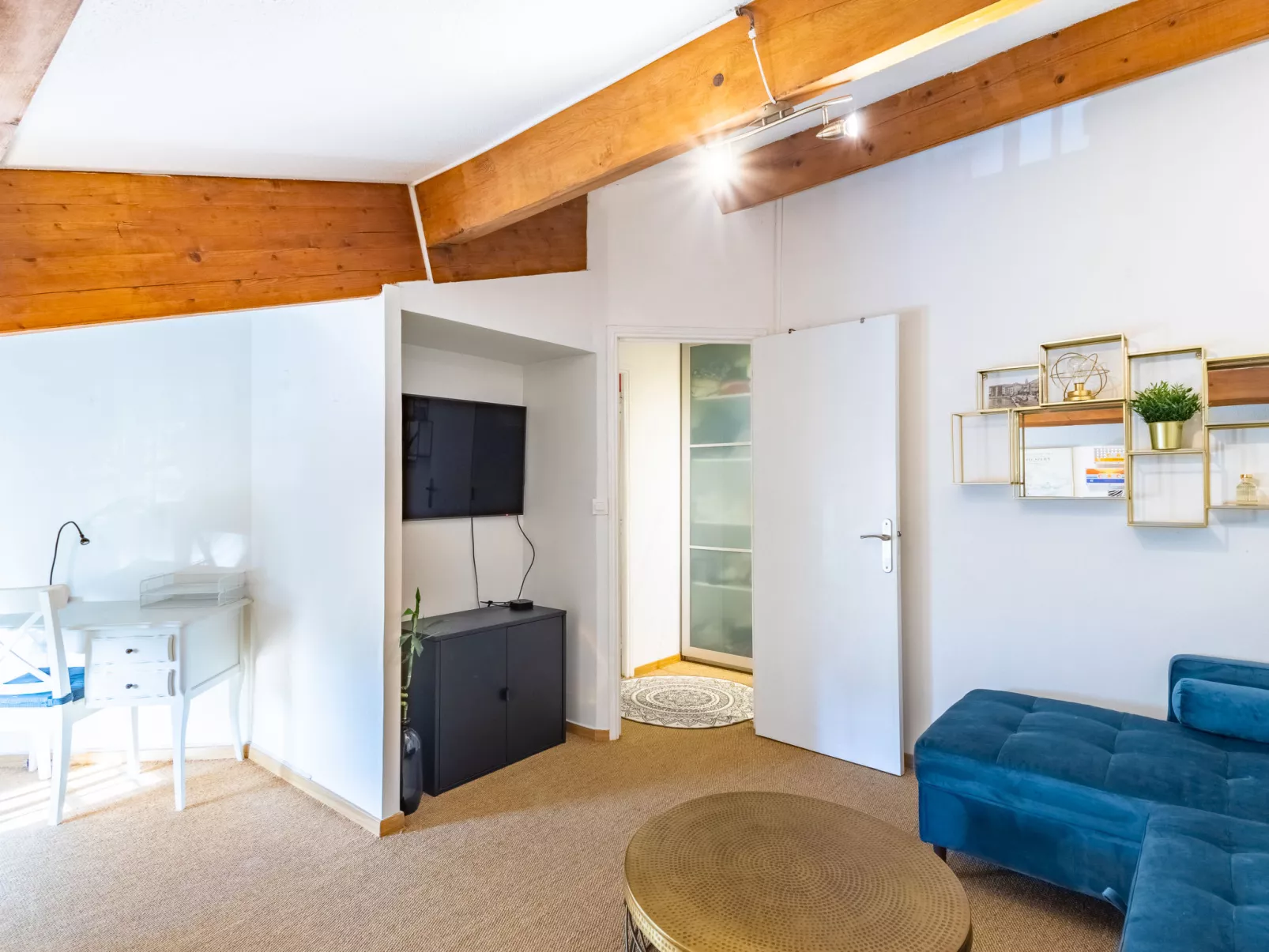 Le Clos Sainte Anne-Inside