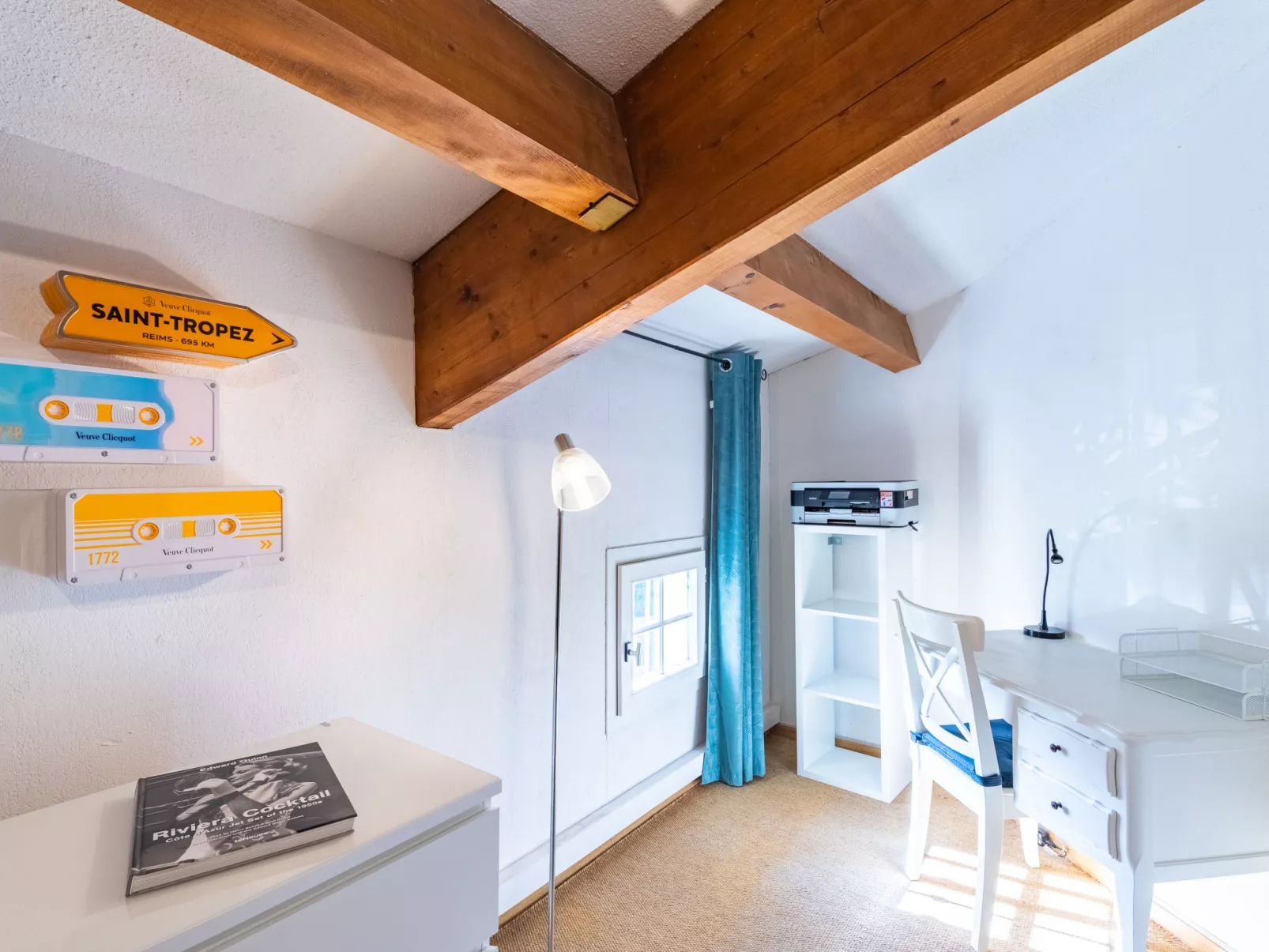 Le Clos Sainte Anne-Inside