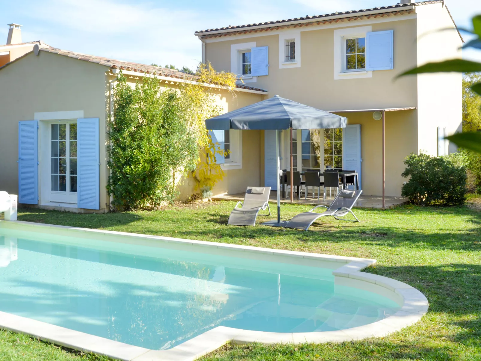 Le Clos Savornin V10ID-Outside