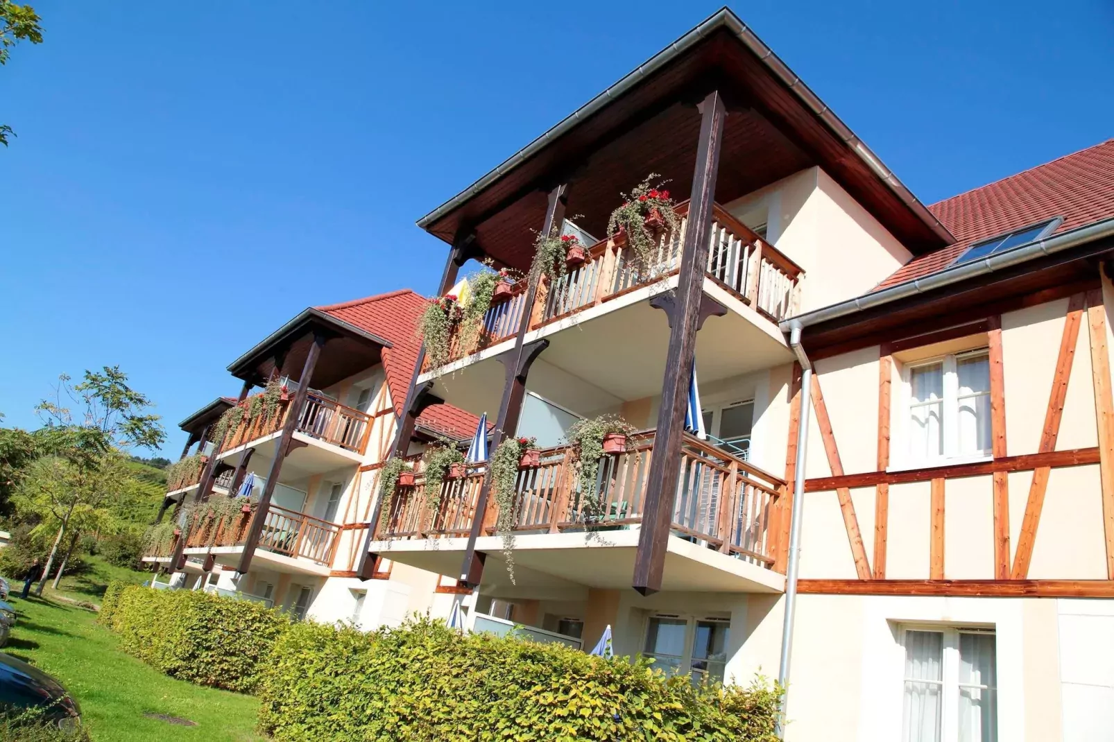 Le Domaine des Rois 1-Exterior summer