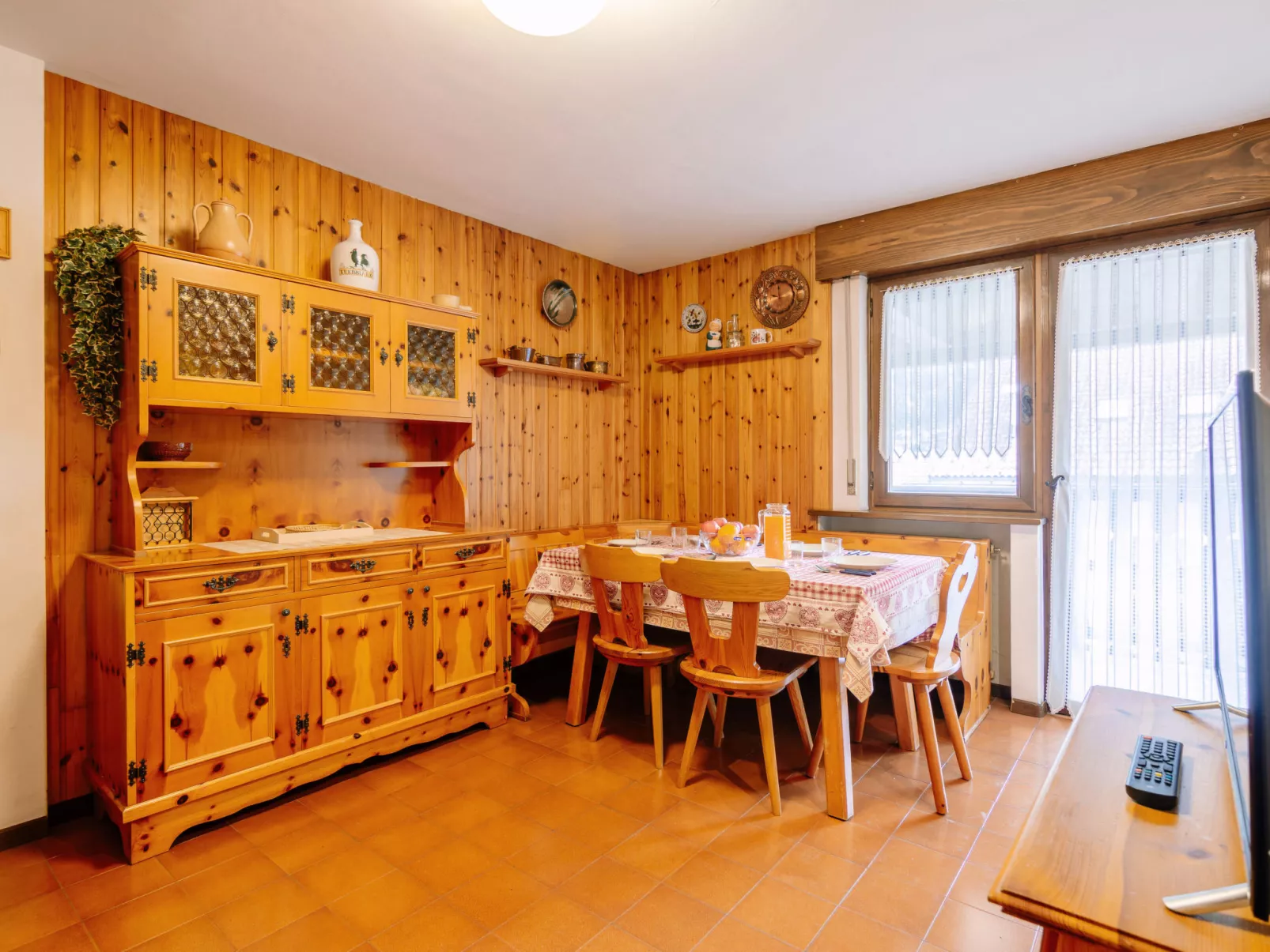 Apt 18-Inside