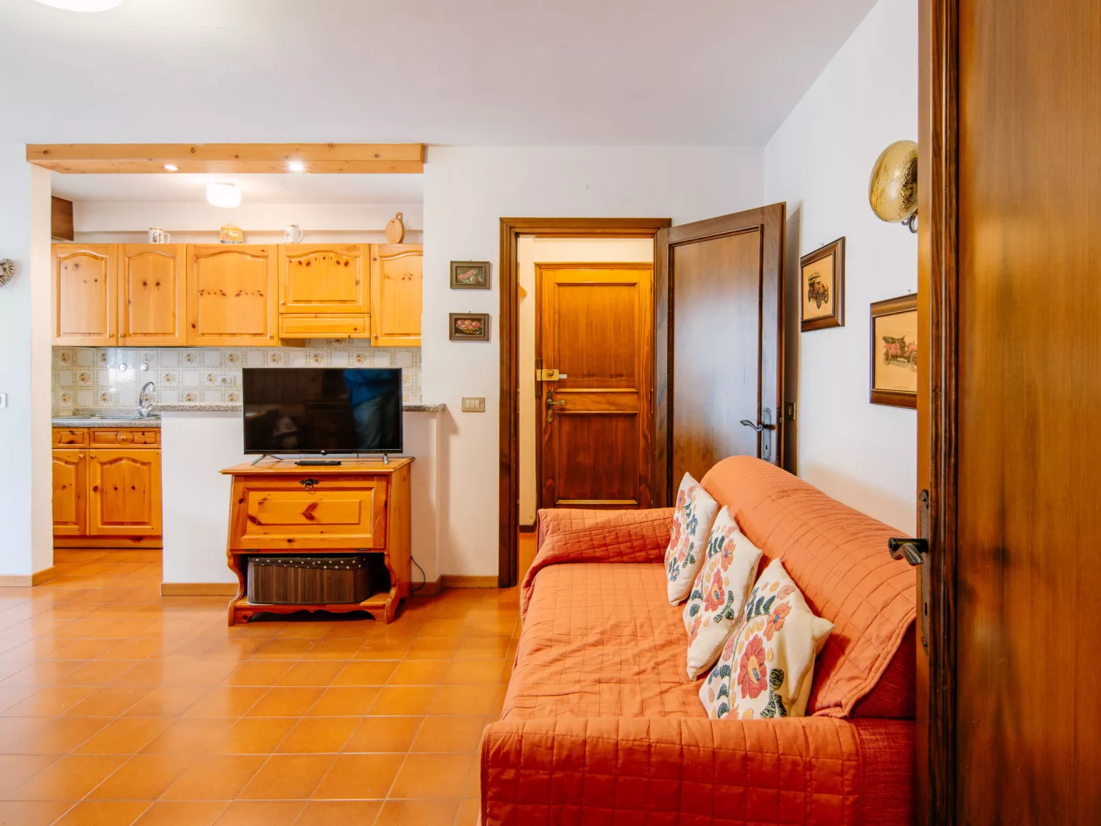 Apt 18-Inside