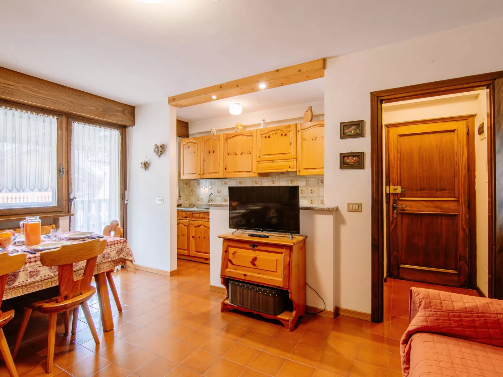 Apt 18-Inside