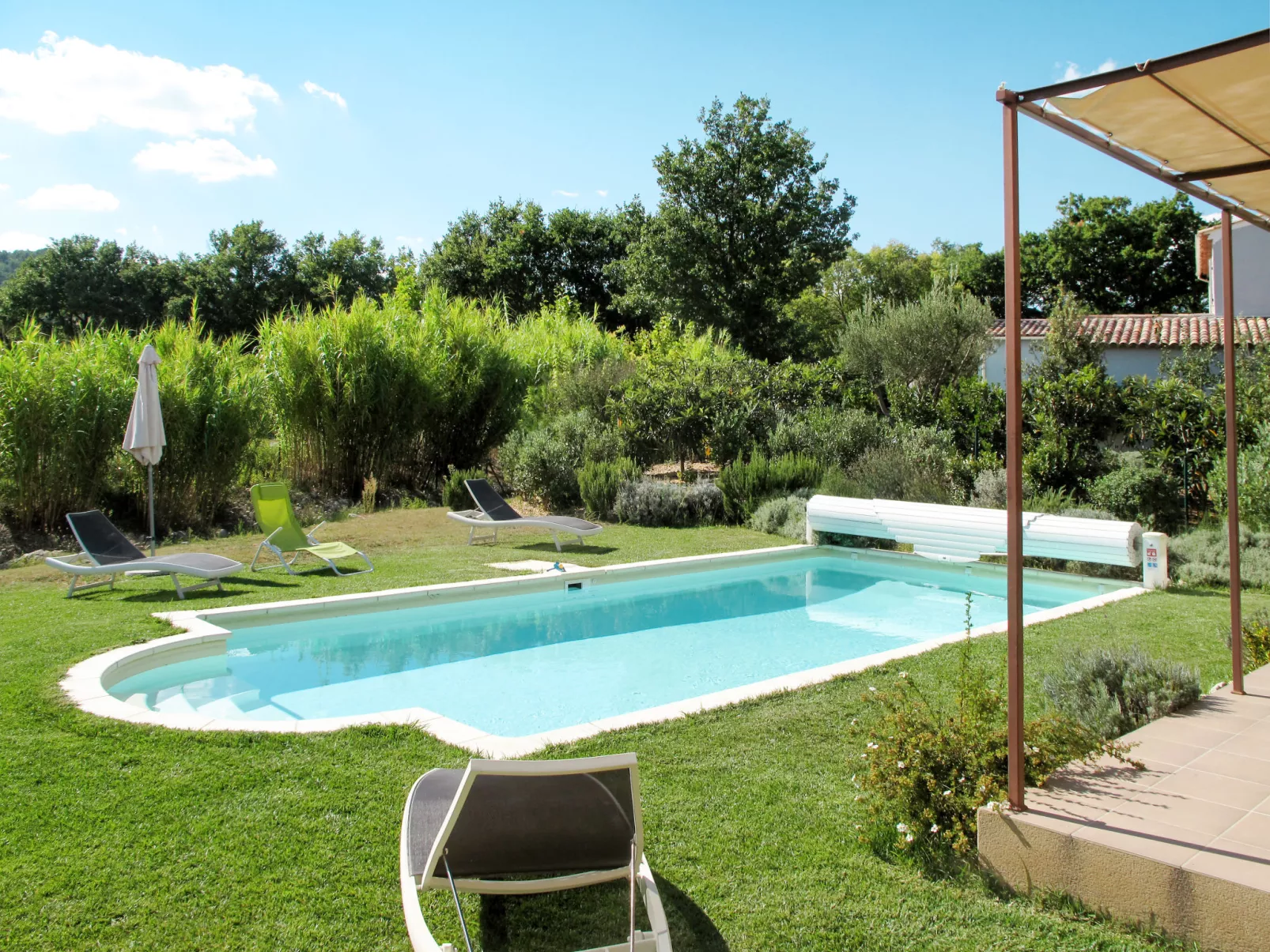 Le Clos Savornin V8IC-Outside