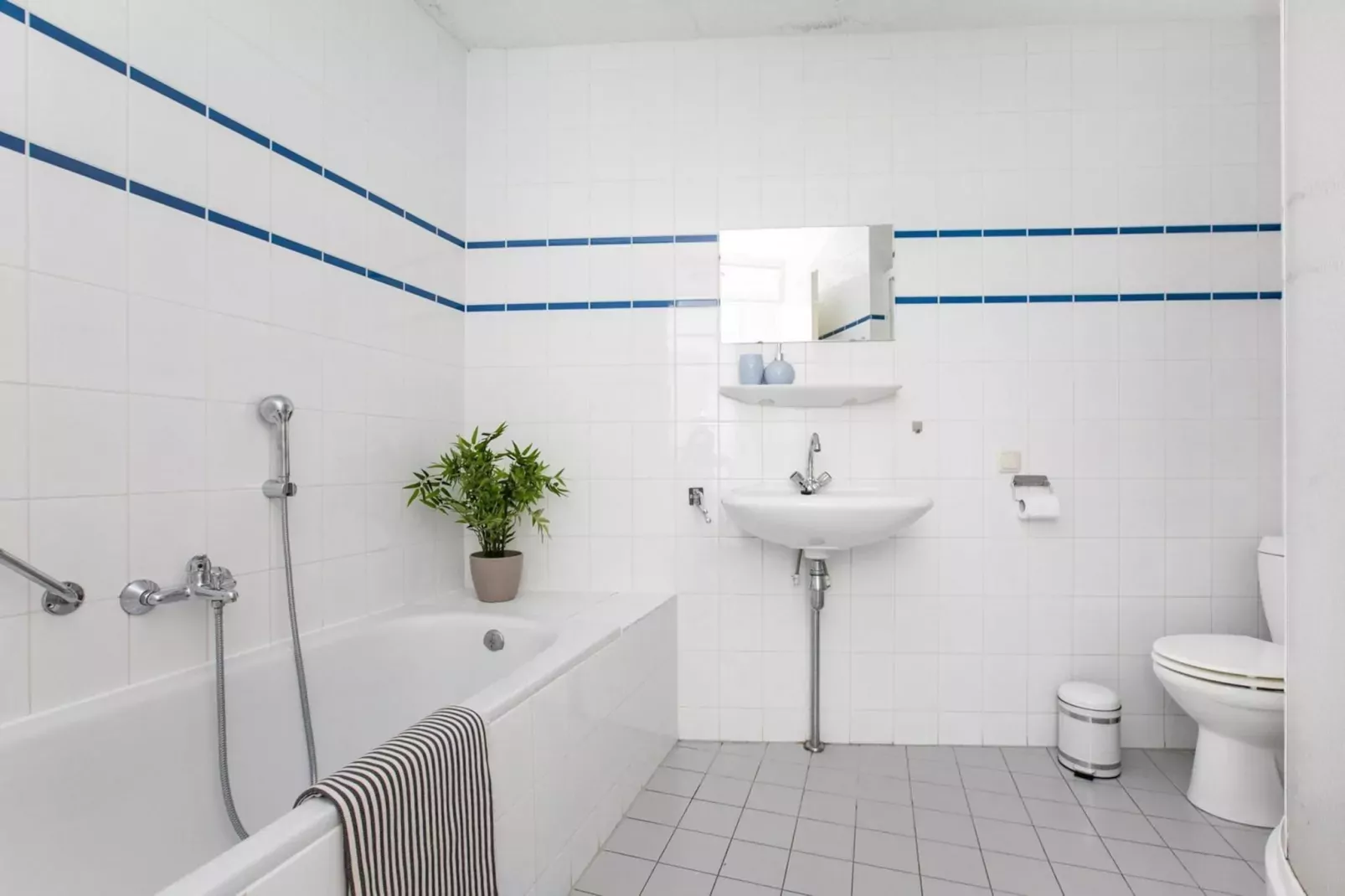 Résidence Juliana 56-Bathroom
