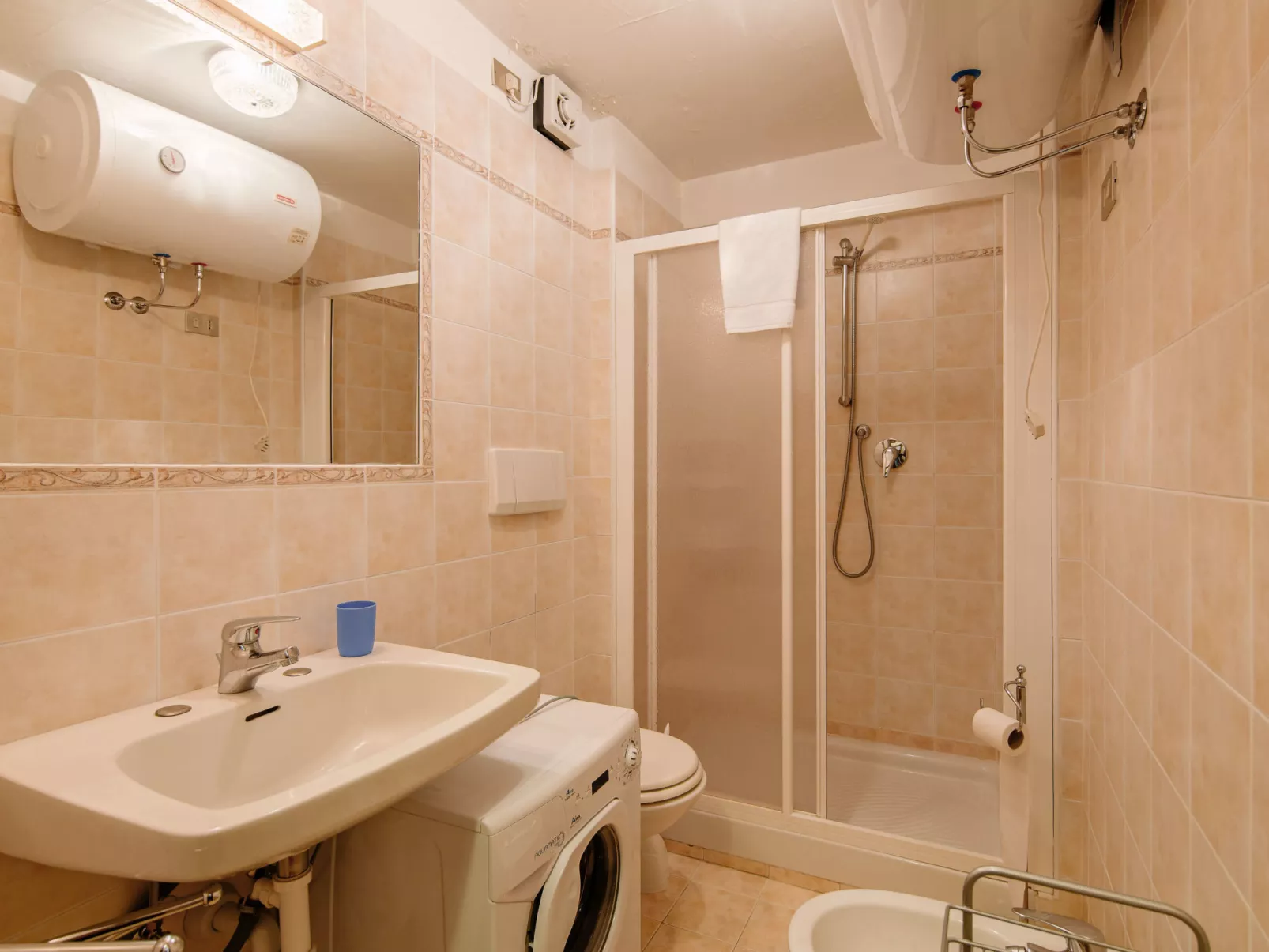 Apt 18-Inside