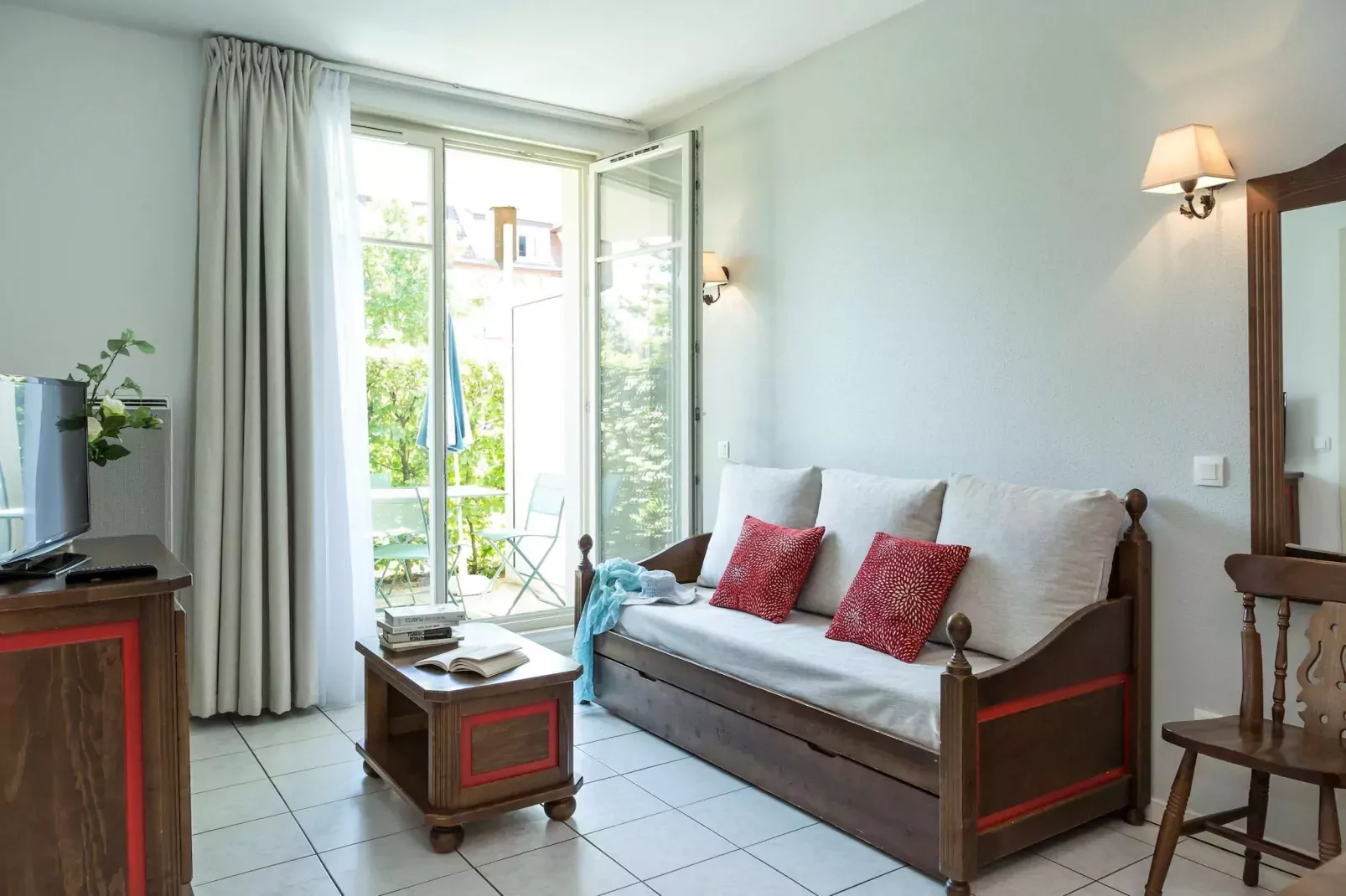 Le Domaine des Rois 3-Living room
