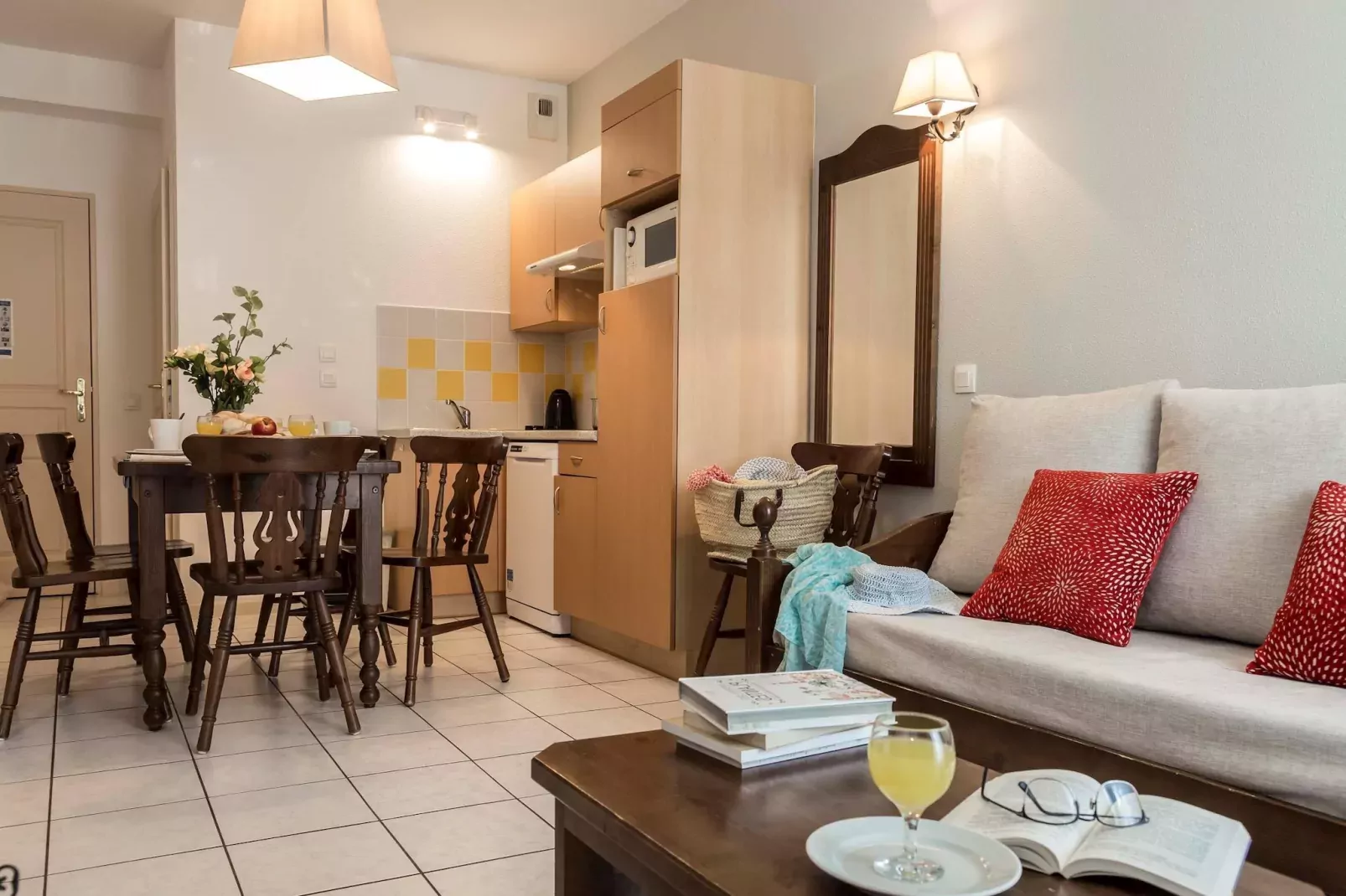 Le Domaine des Rois 3-Living room