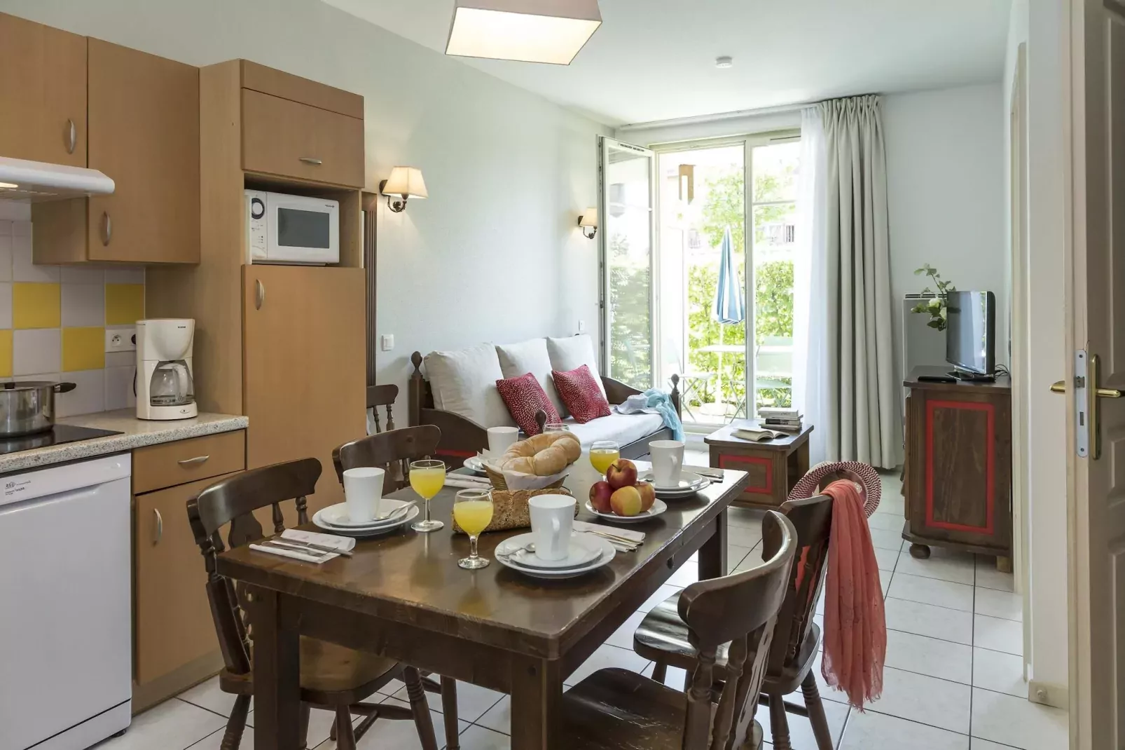 Le Domaine des Rois 3-Dining room